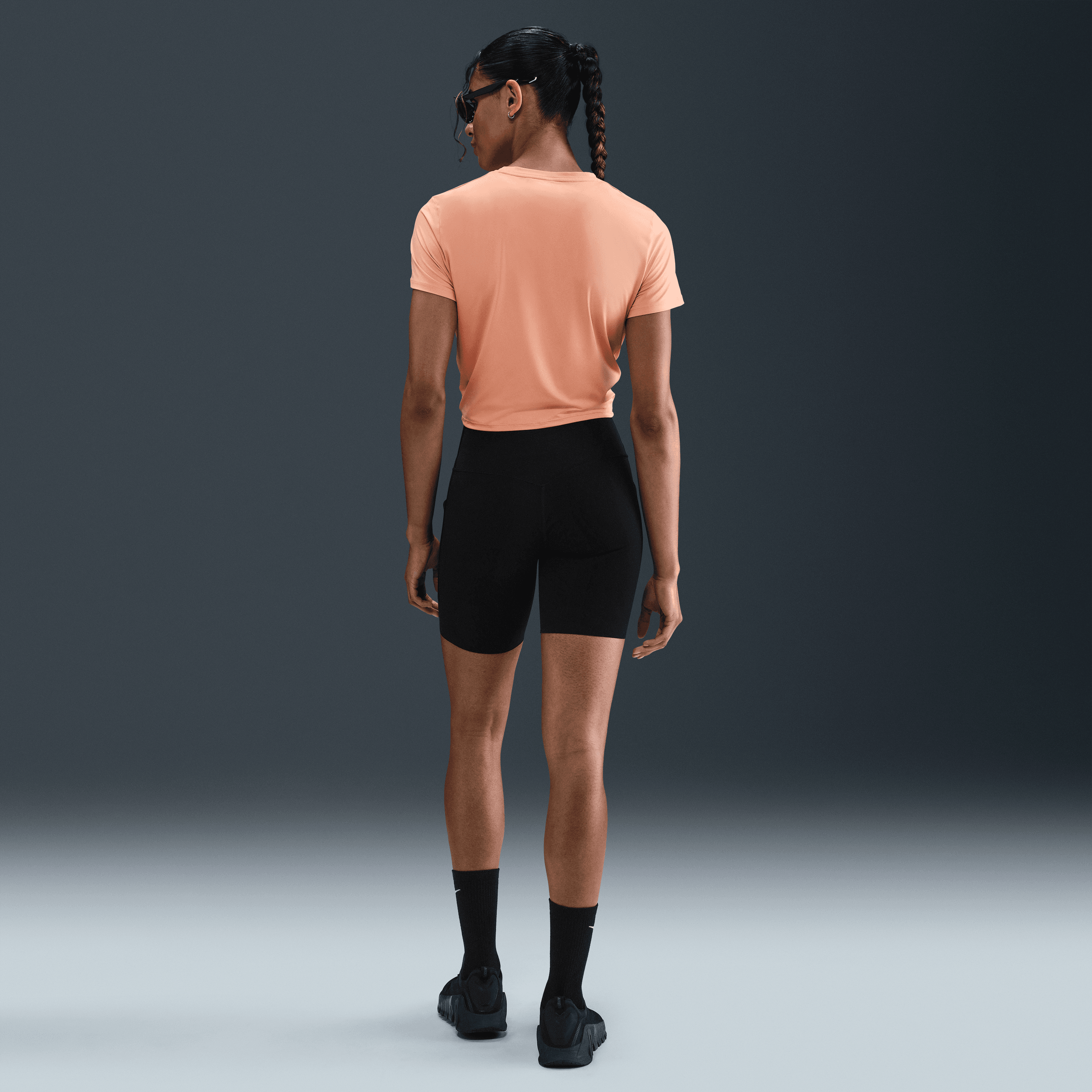 Nike One Classic Dri-FIT Bükümlü Kısa Kollu Kadın Üstü