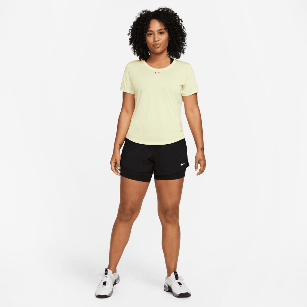 Nike One Dri-FIT Normal Belli 8 cm 2'si 1 Arada Kadın Şortu