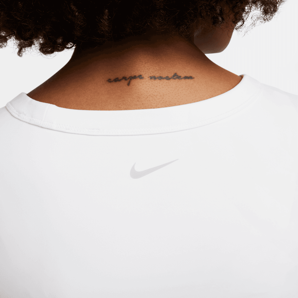 Nike One Fitted Dri-FIT Kısa Kollu Crop Kadın Üstü