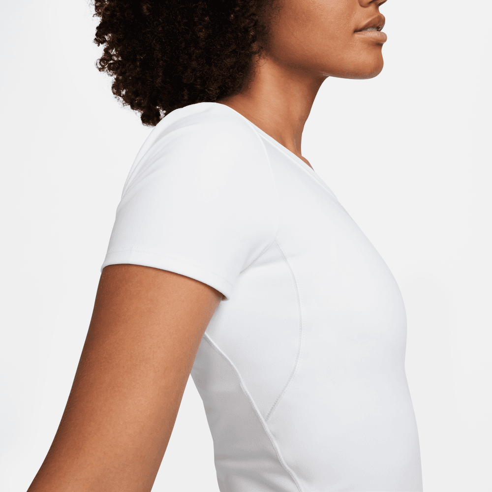 Nike One Fitted Dri-FIT Kısa Kollu Crop Kadın Üstü