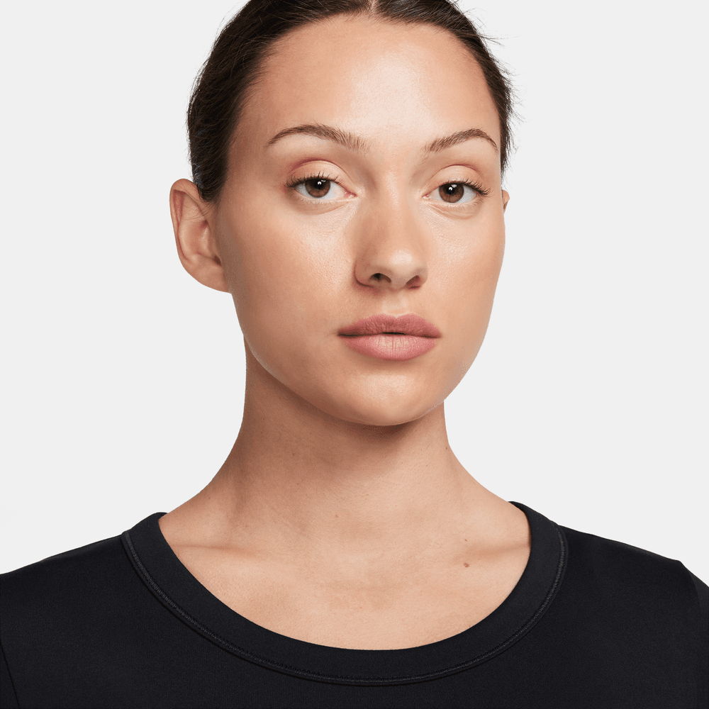 Nike One Fitted Dri-FIT Kısa Kollu Crop Kadın Üstü