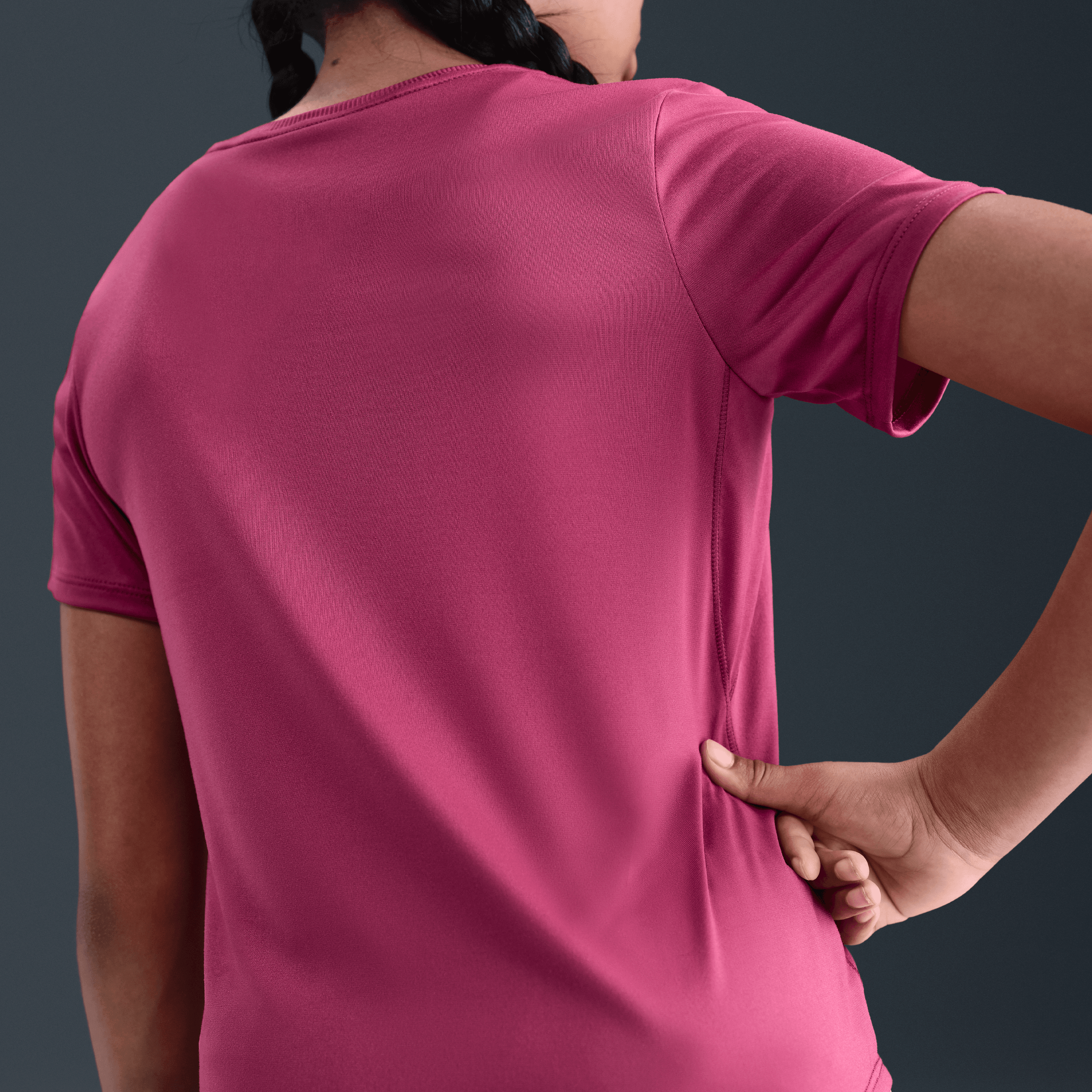 Nike One Fitted Dri-FIT Kısa Kollu Genç  Kız Çocuk Üstü