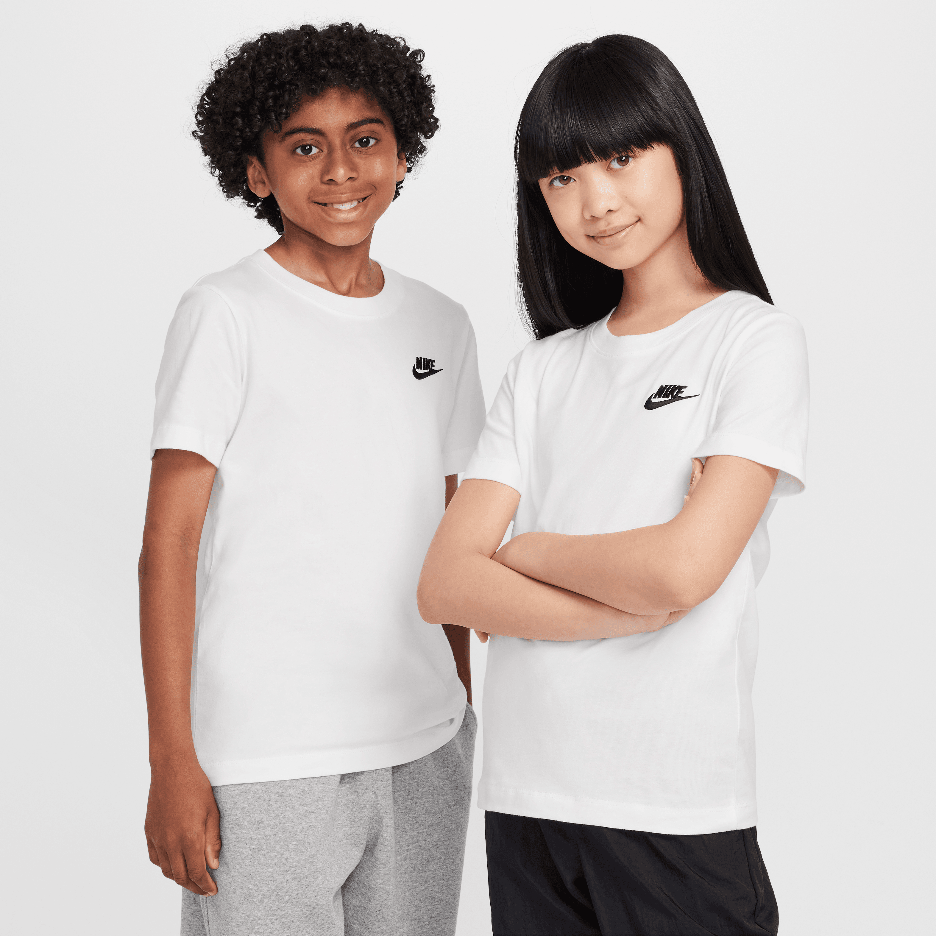 Nike Sportswear Genç Çocuk Tişörtü