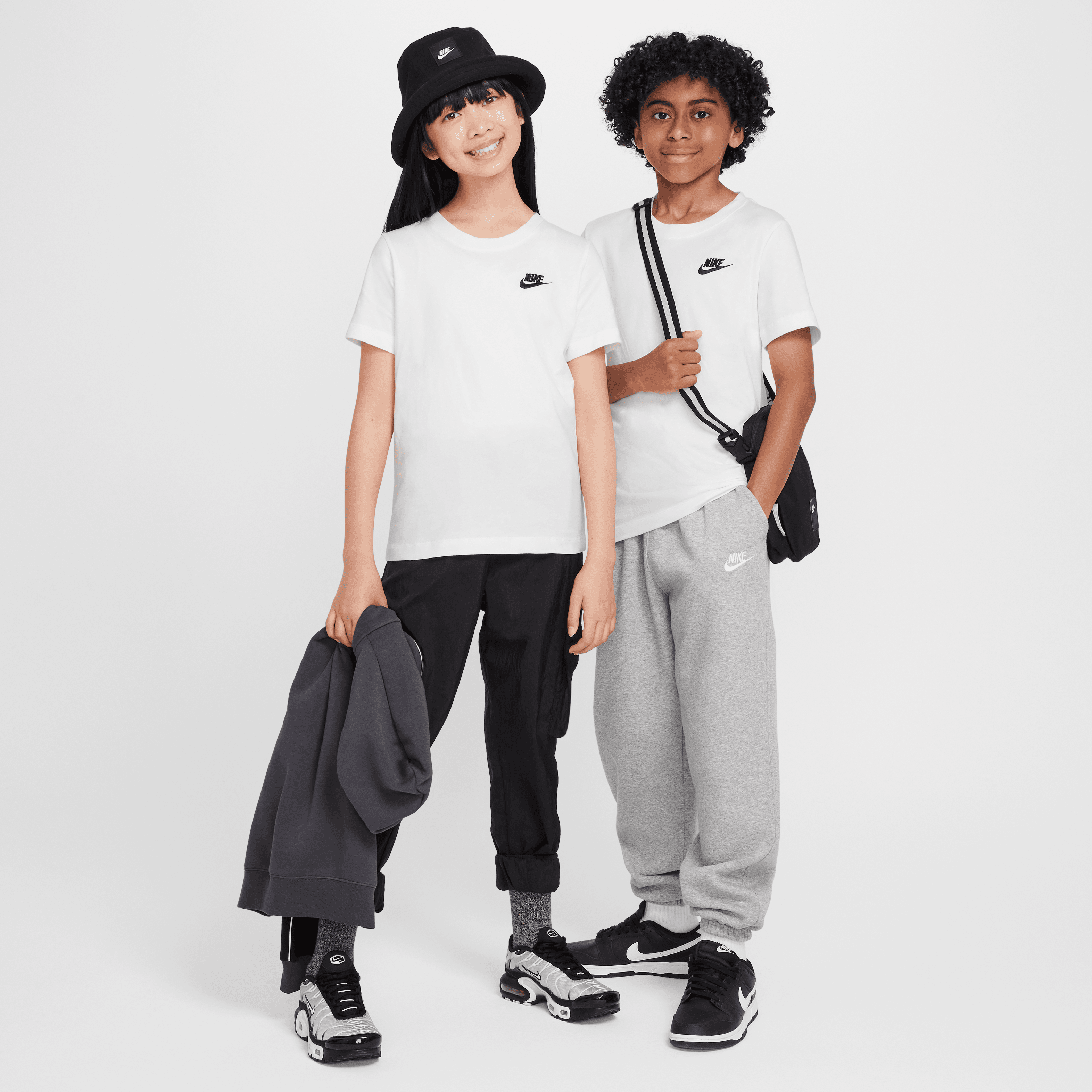 Nike Sportswear Genç Çocuk Tişörtü