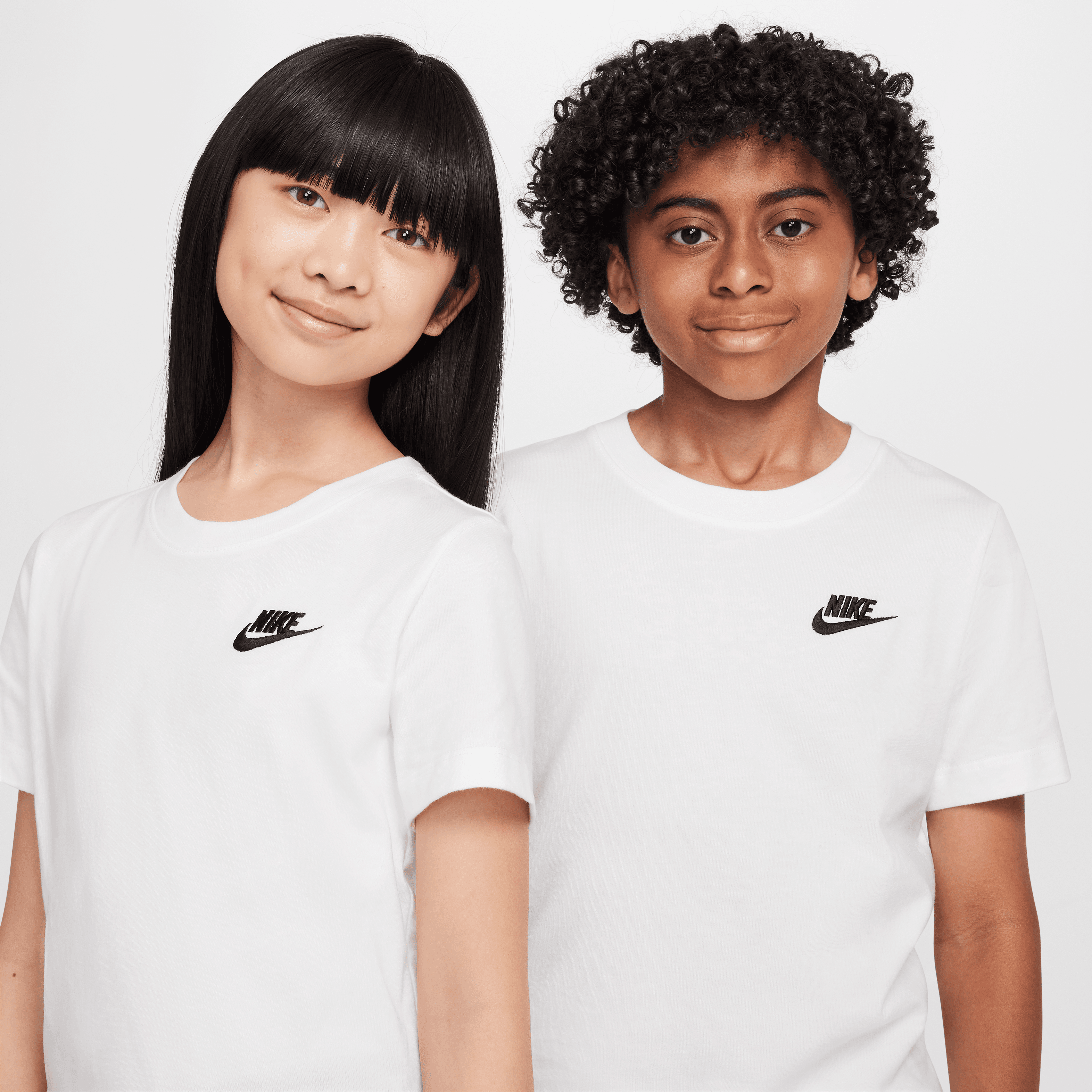 Nike Sportswear Genç Çocuk Tişörtü