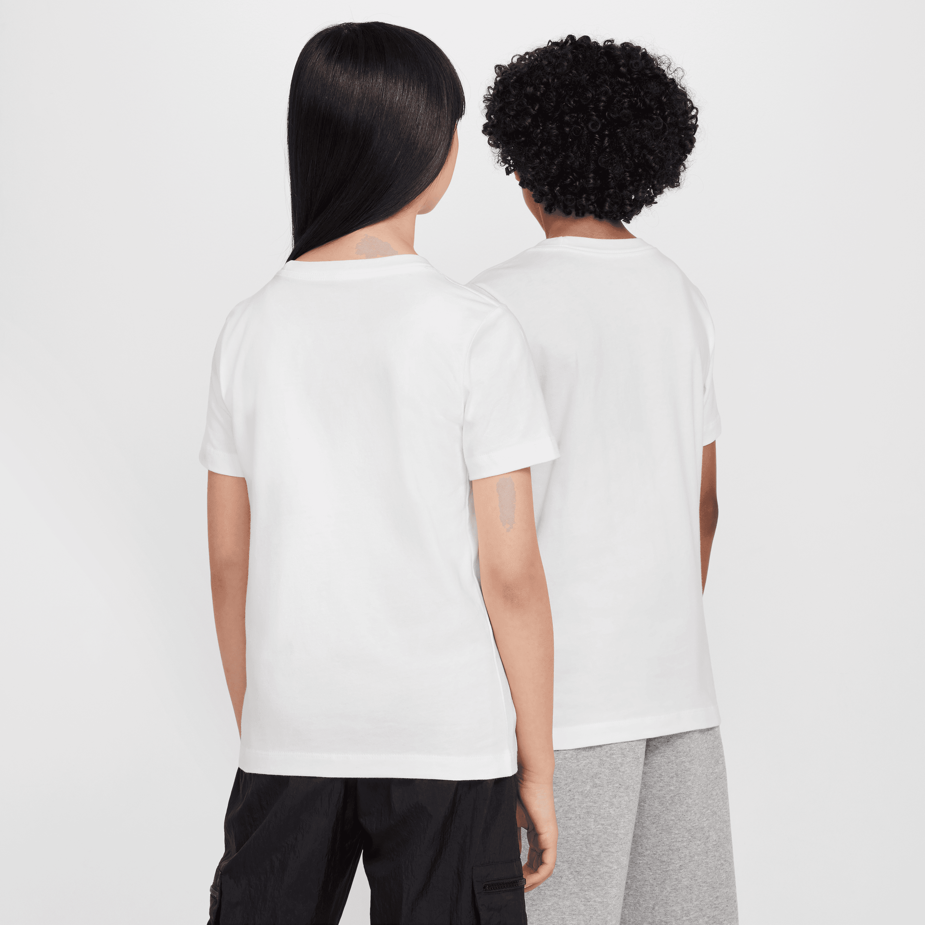 Nike Sportswear Genç Çocuk Tişörtü