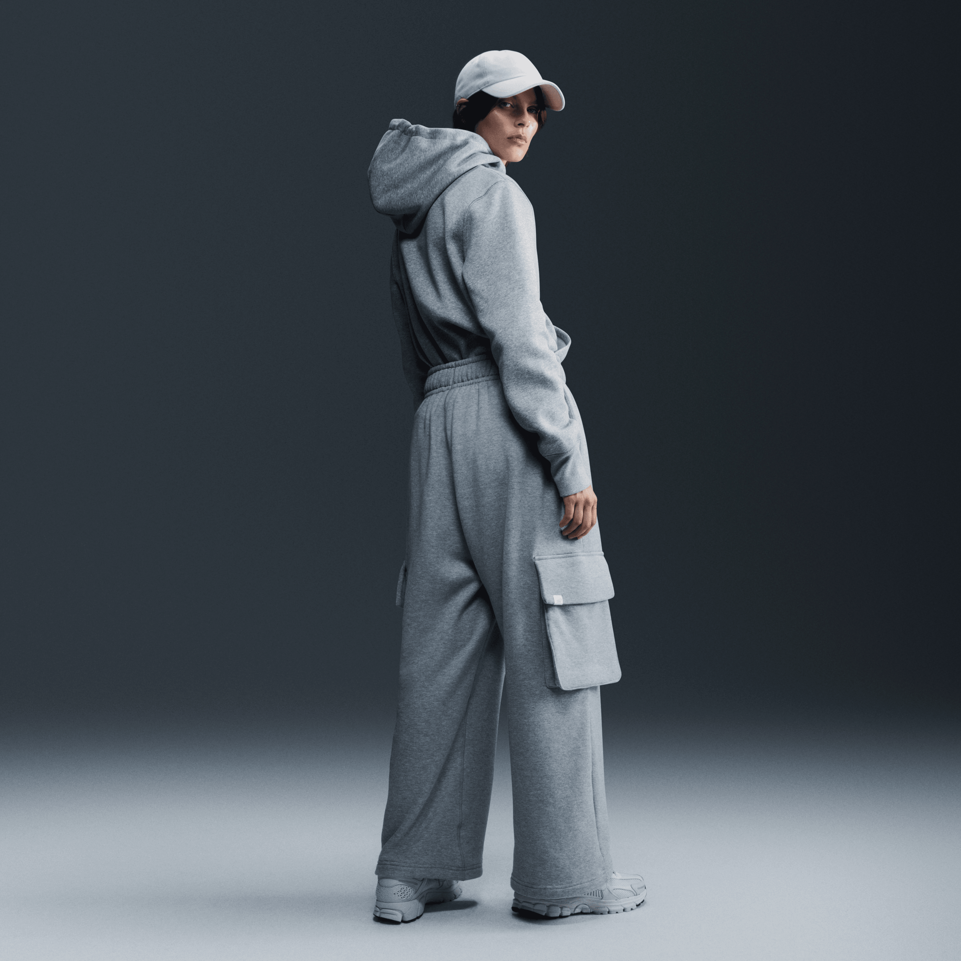Nike Sportswear Phoenix Fleece Bol Kesimli Kadın Kapüşonlu Sweatshirt'ü