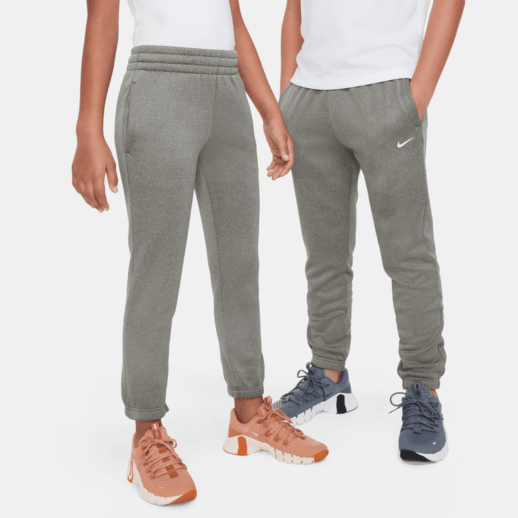 Nike Therma-FIT Genç Çocuk Eşofman Altı