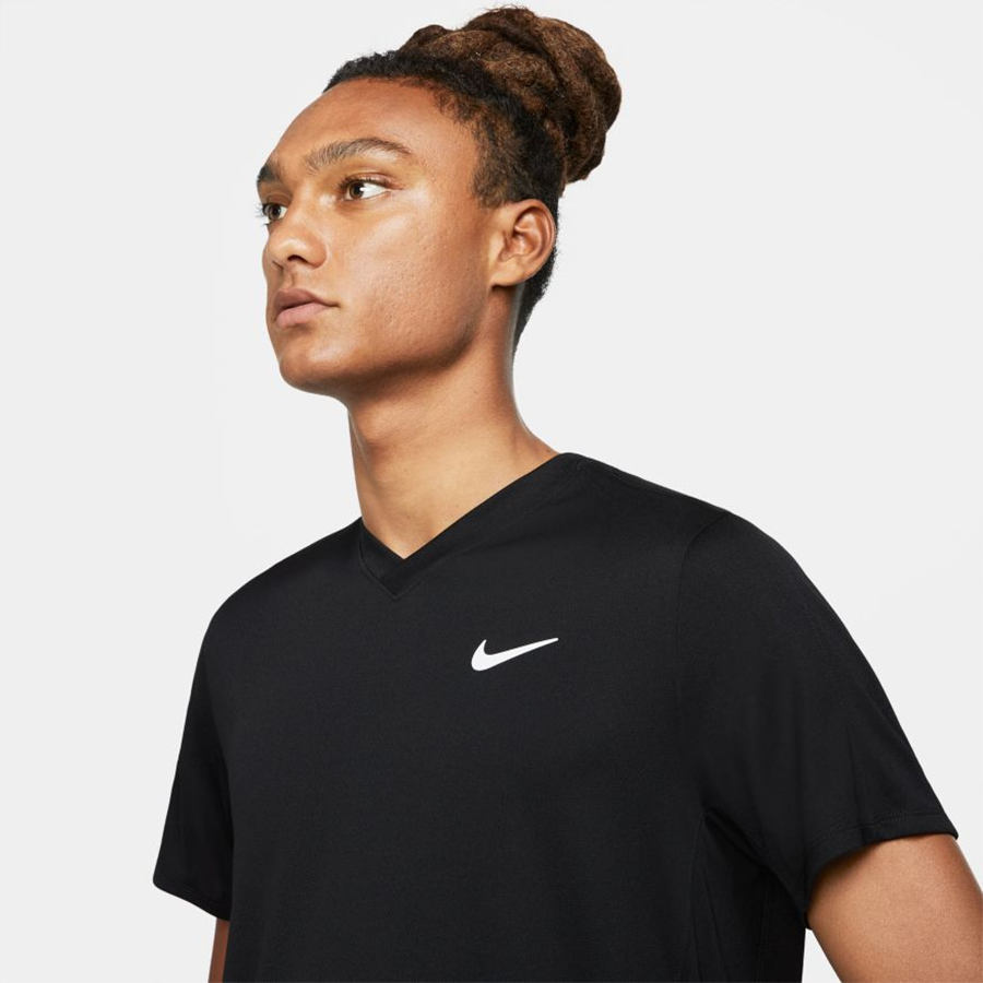 NikeCourt Dri-FIT Victory Erkek Tenis Tişörtü