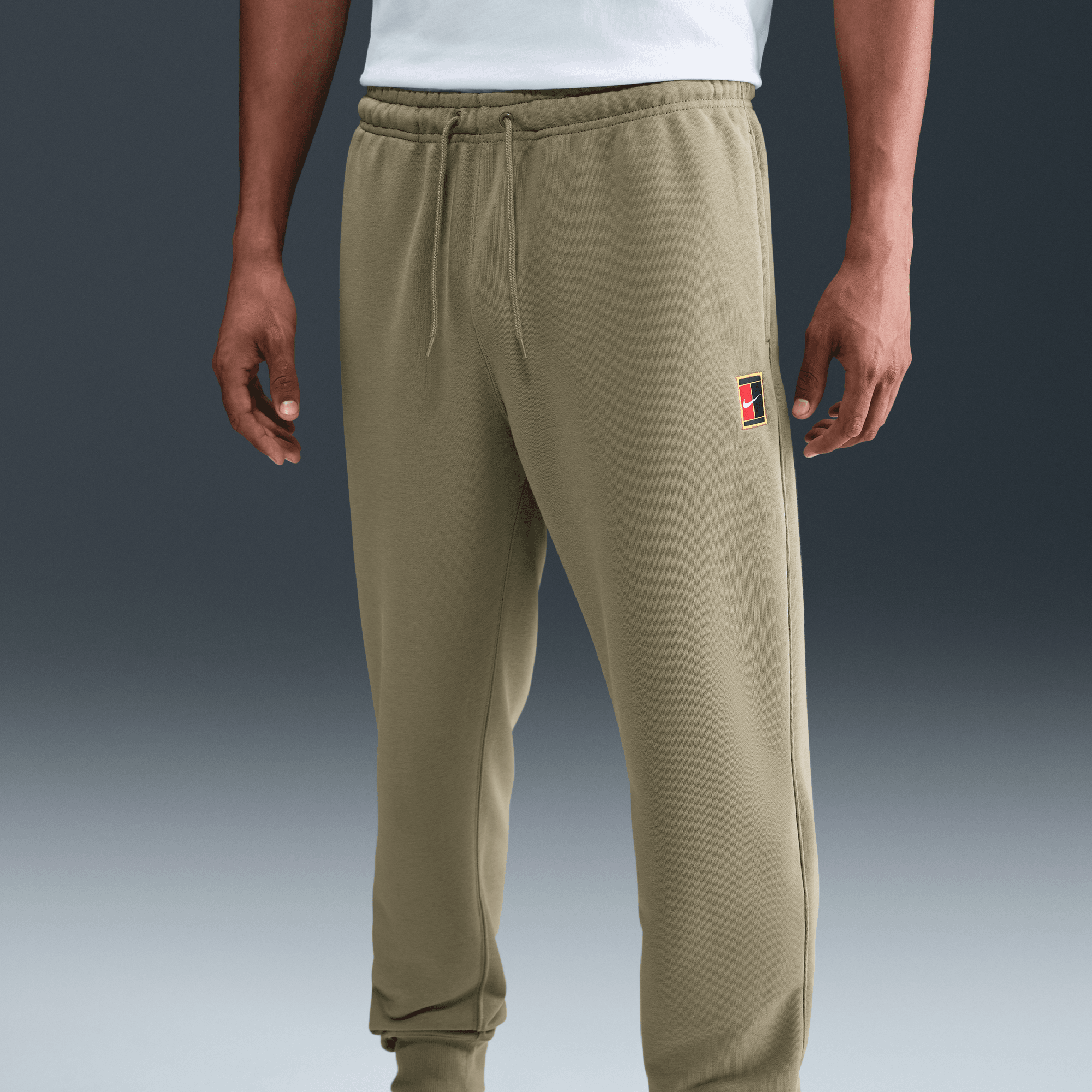 NikeCourt Heritage Dri-FIT Fleece Erkek Tenis Jogger'ı