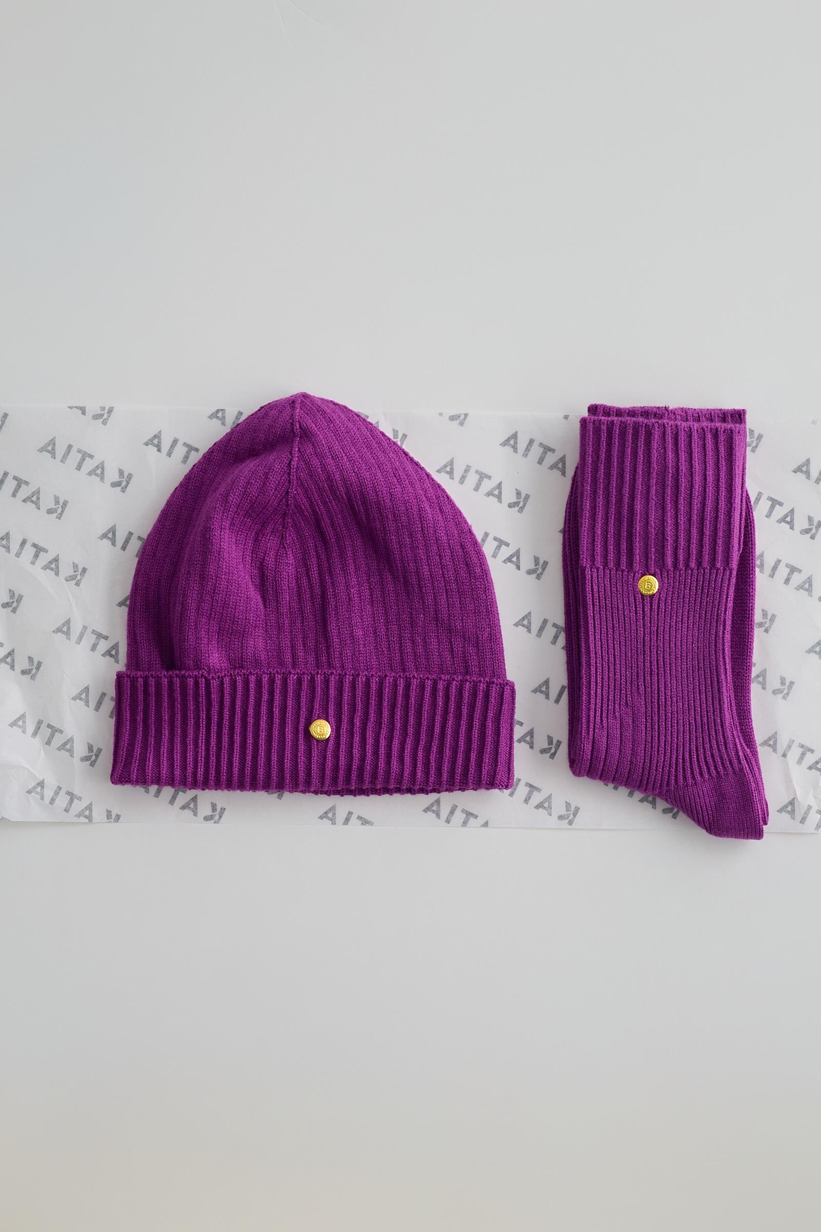 Kadın Premium Kutulu Triko Çorap ve Bere Takımı Mor 