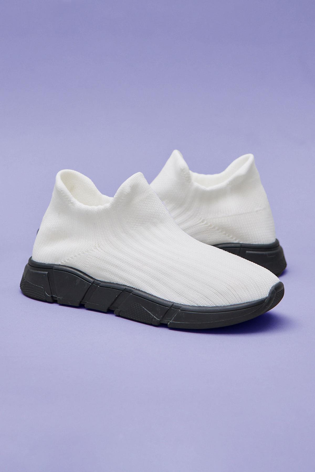 Relax Childrens Sock Shoes White