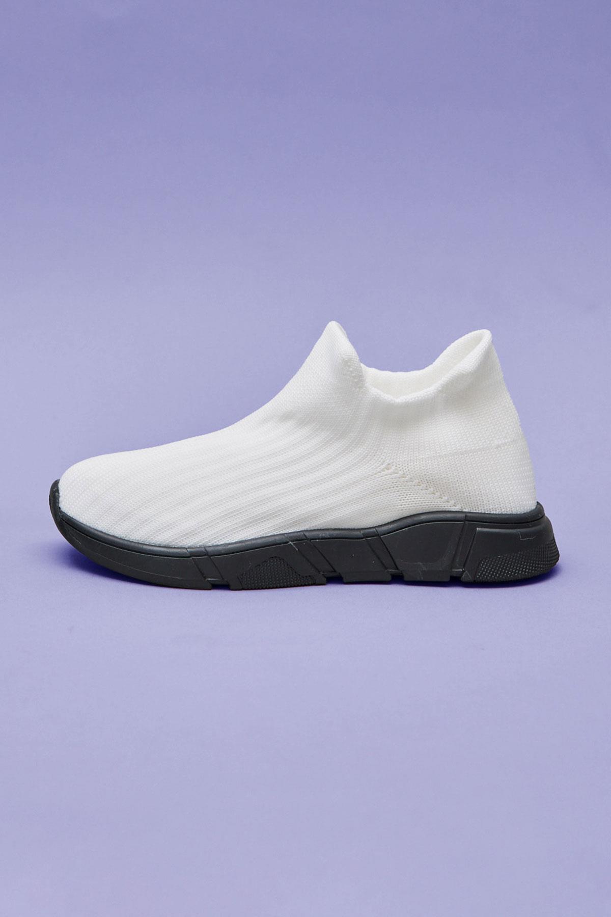 Relax Childrens Sock Shoes White