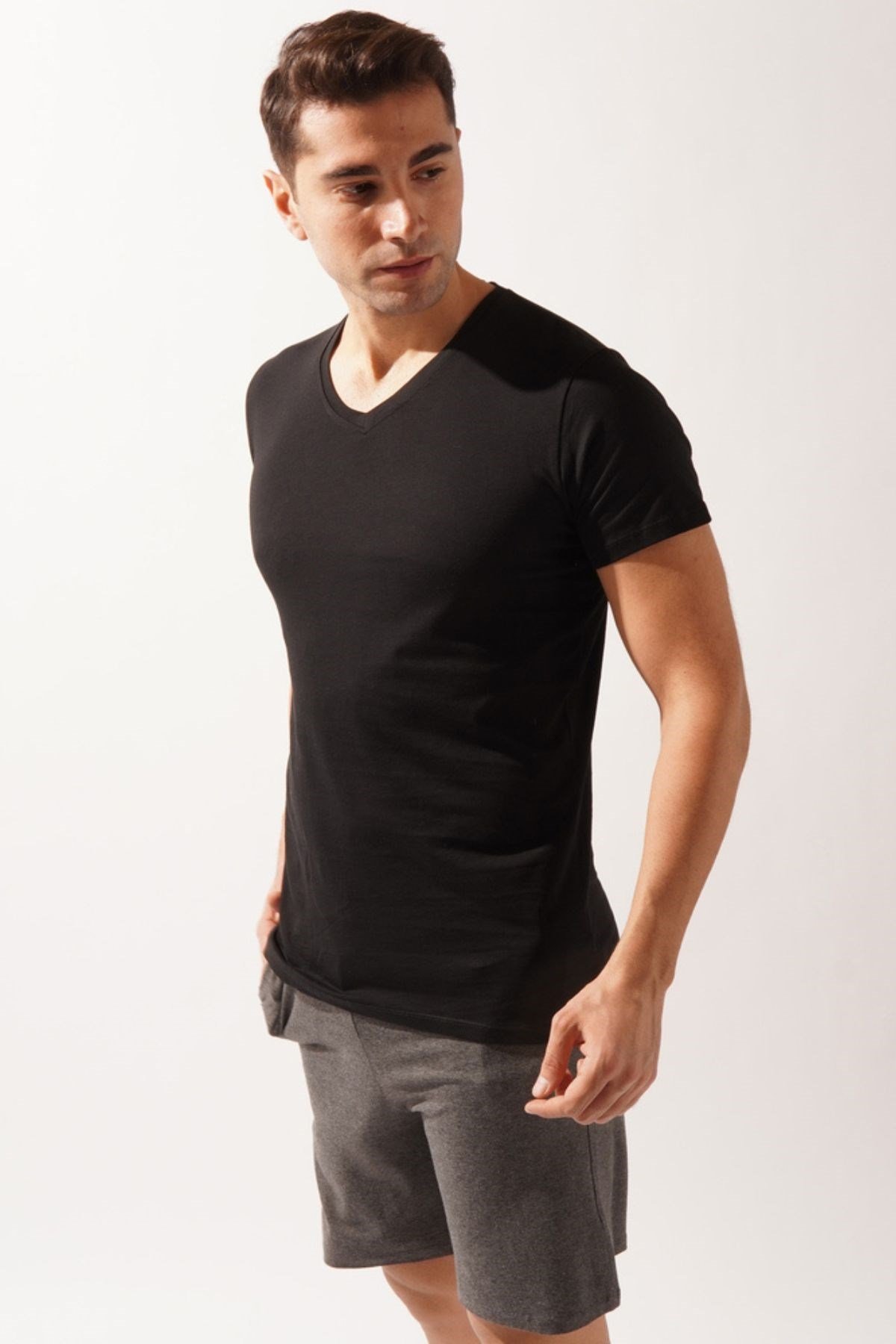 V Yaka Basic Erkek Atlet SİYAH
