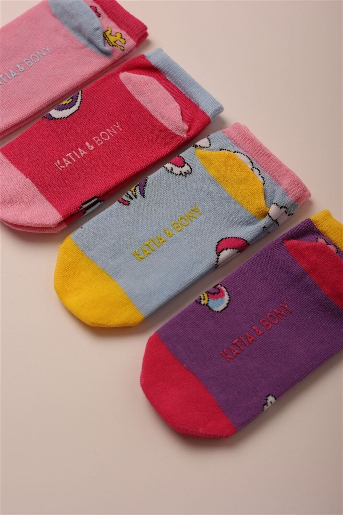 12201K2015 4PCK UNICORN STORY GIRLS STEP SOCKS-Desenli
