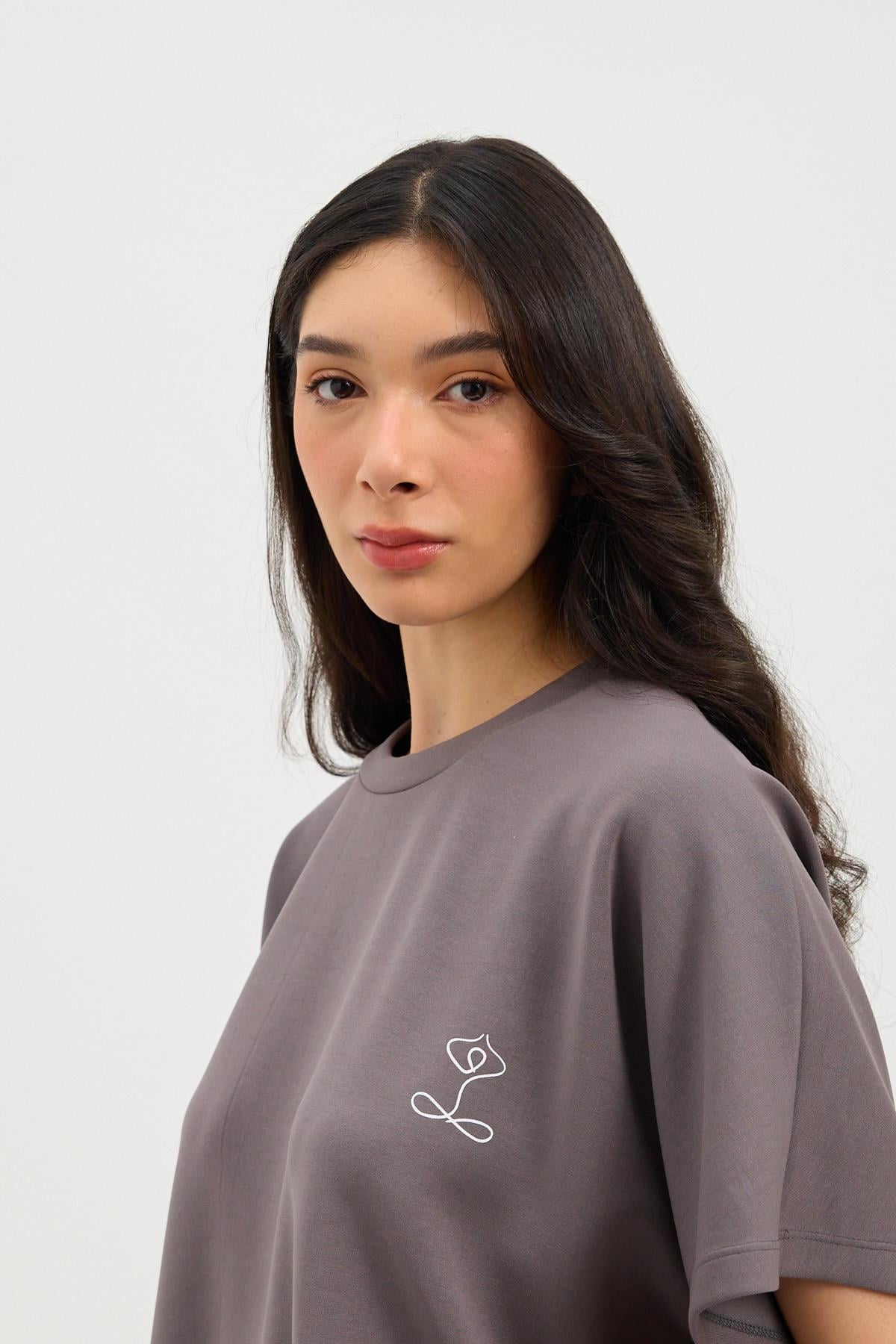 22401W3013 BASIC FLUFFY KADIN KOLSUZ VATKALI TSHIRT KOYU GRI