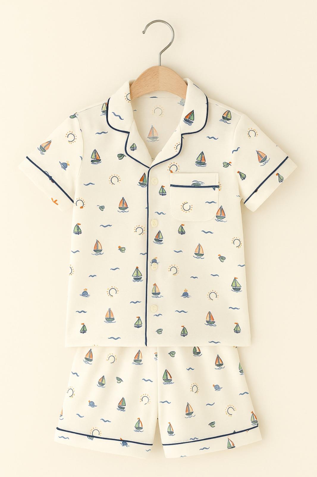 Çocuk Seageo Yelken Desenli Düğmeli Şortlu Pijama Takımı Ekru