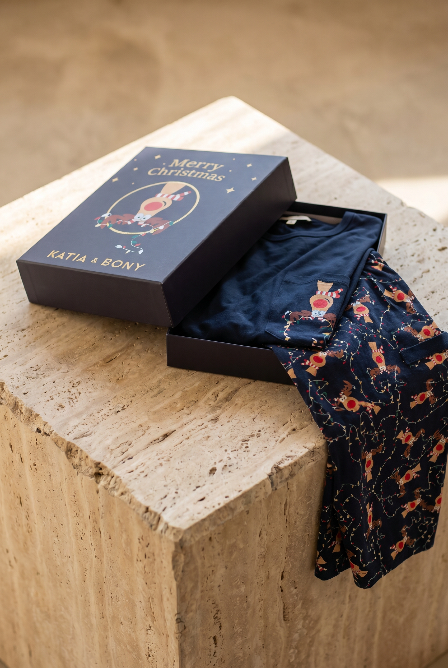 Erkek Geyik Desenli Kutulu Yılbaşı Pijama Takımı Lacivert