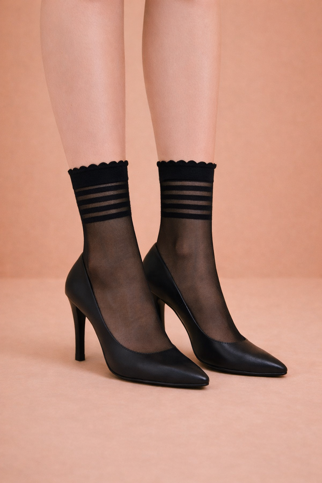 Kadın Kabartma Şeritli İnce Soket Çorap Siyah