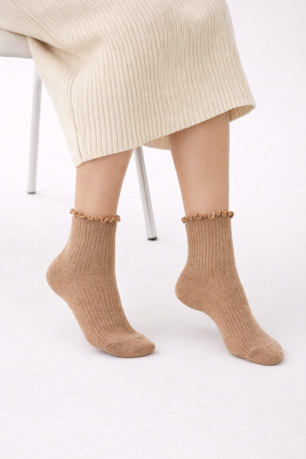 Kadın Kahverengi Bileği Fırfırlı Soket Çorap
