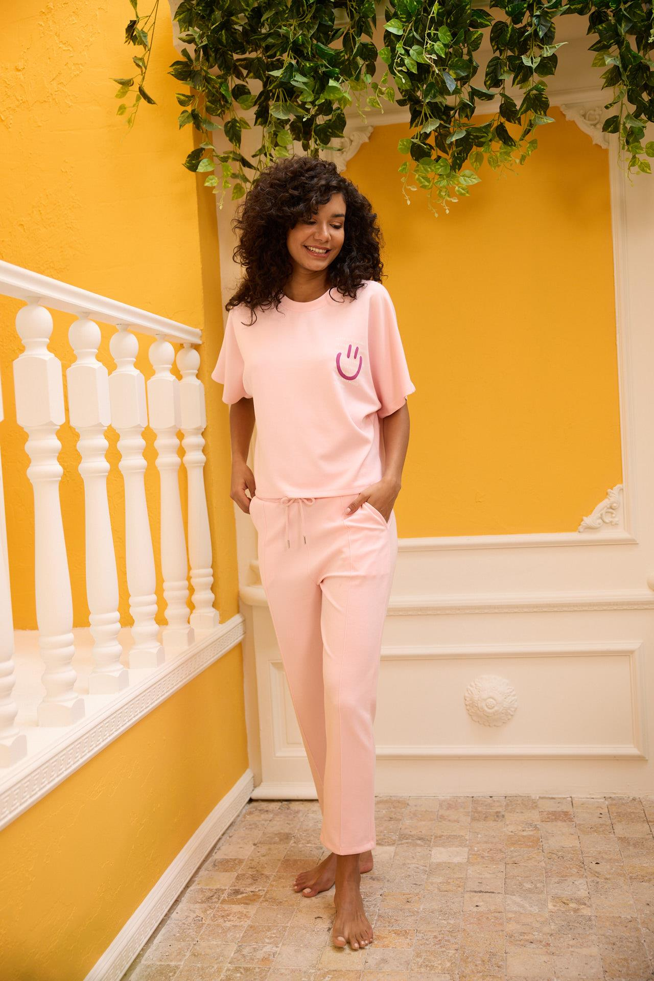 . Pembe