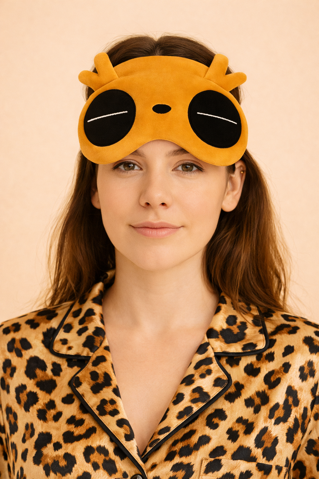 Kulak Aksesuarlı Göz Bandı