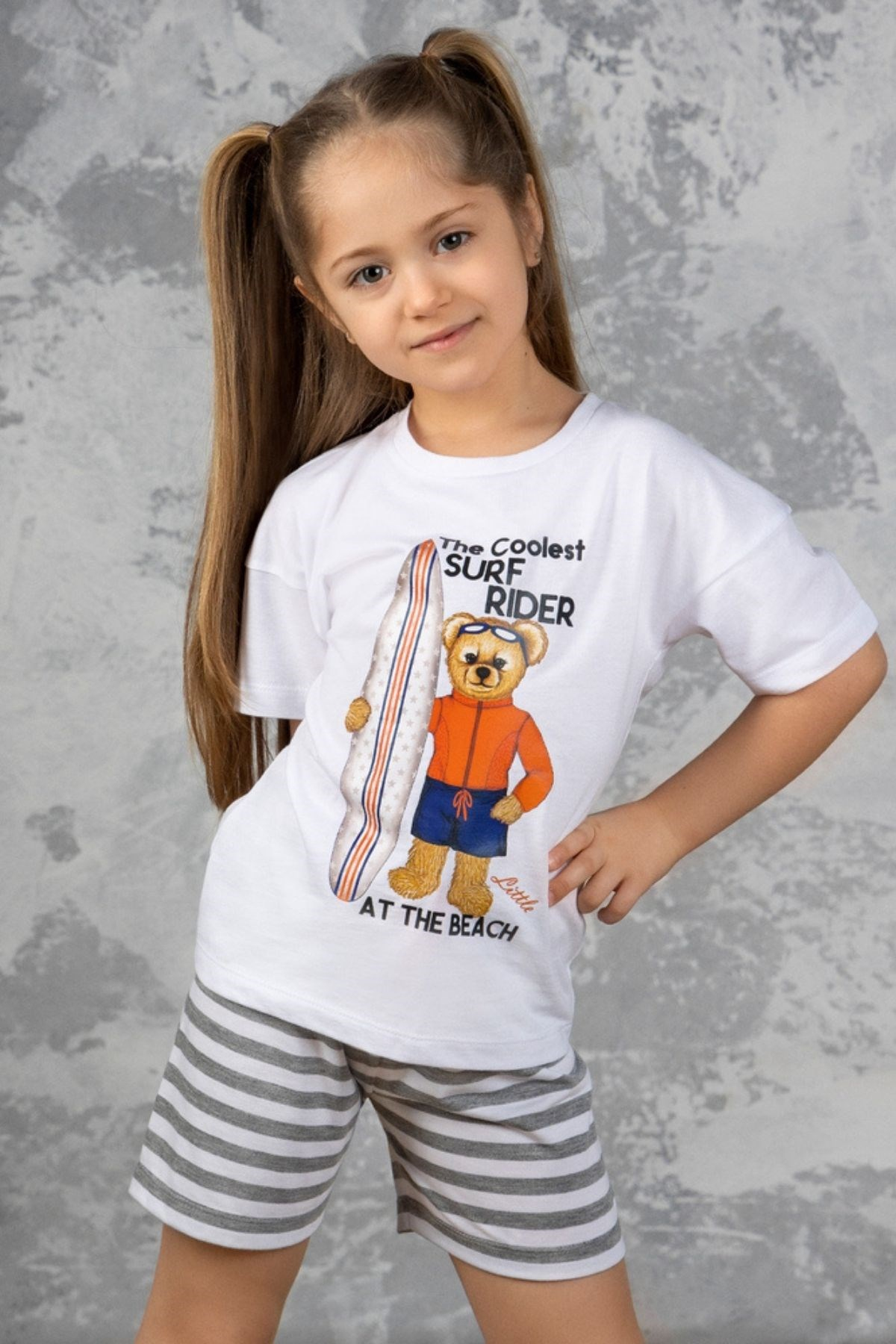 Surf Yapan Ayı Baskılı Şortlu Kız Çocuk Pijama Takımı-Beyaz