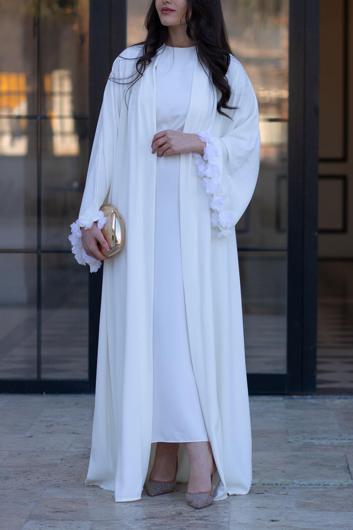 Beyaz Kolu Çiçek Detaylı Zahra Abaya
