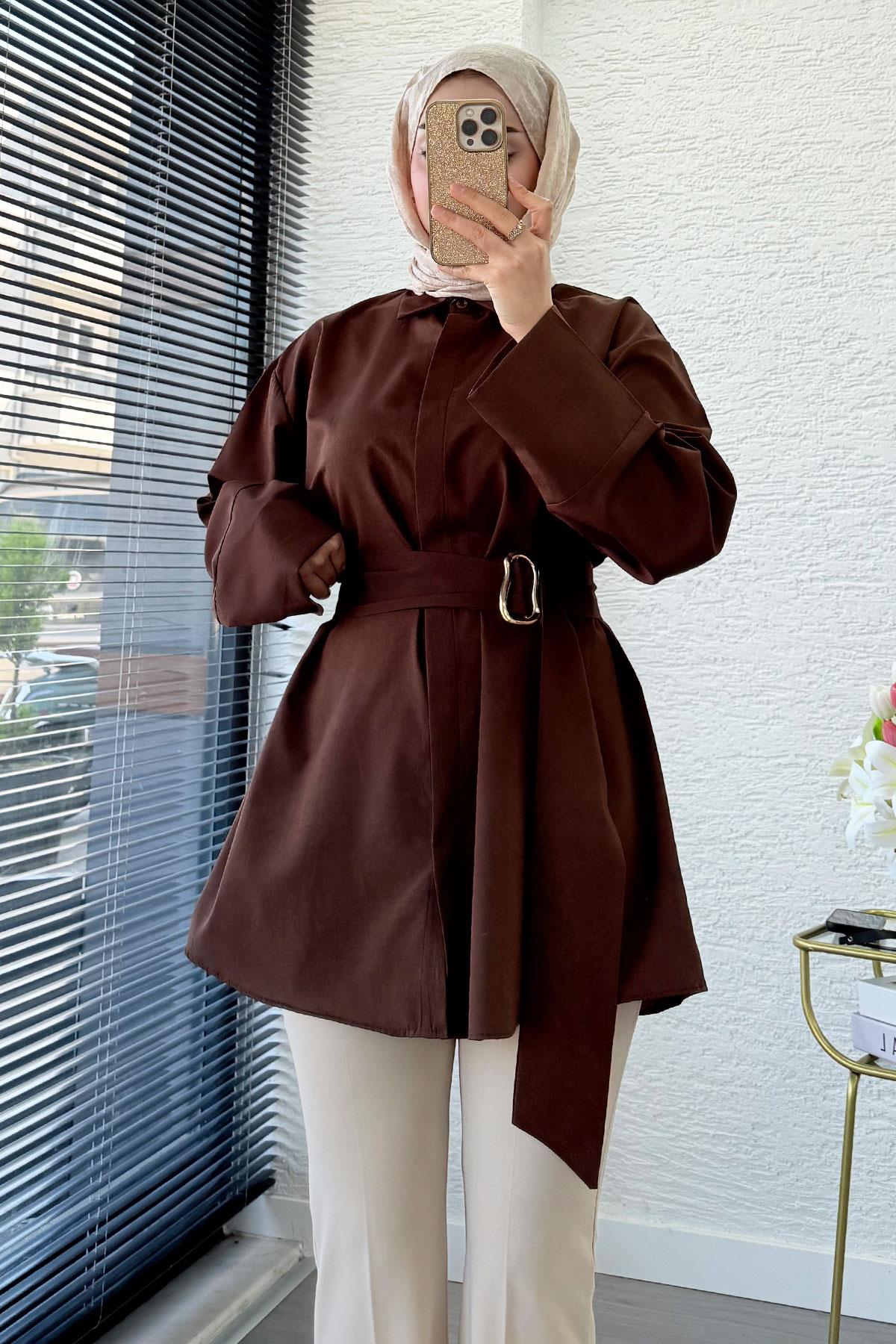 Bronş Detaylı Geniş Kemerli Poplin Tunik – Kahverengi