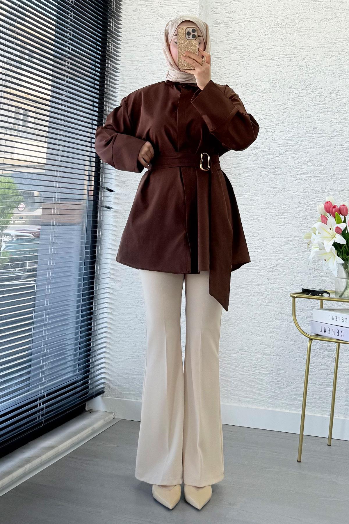 Bronş Detaylı Geniş Kemerli Poplin Tunik – Kahverengi