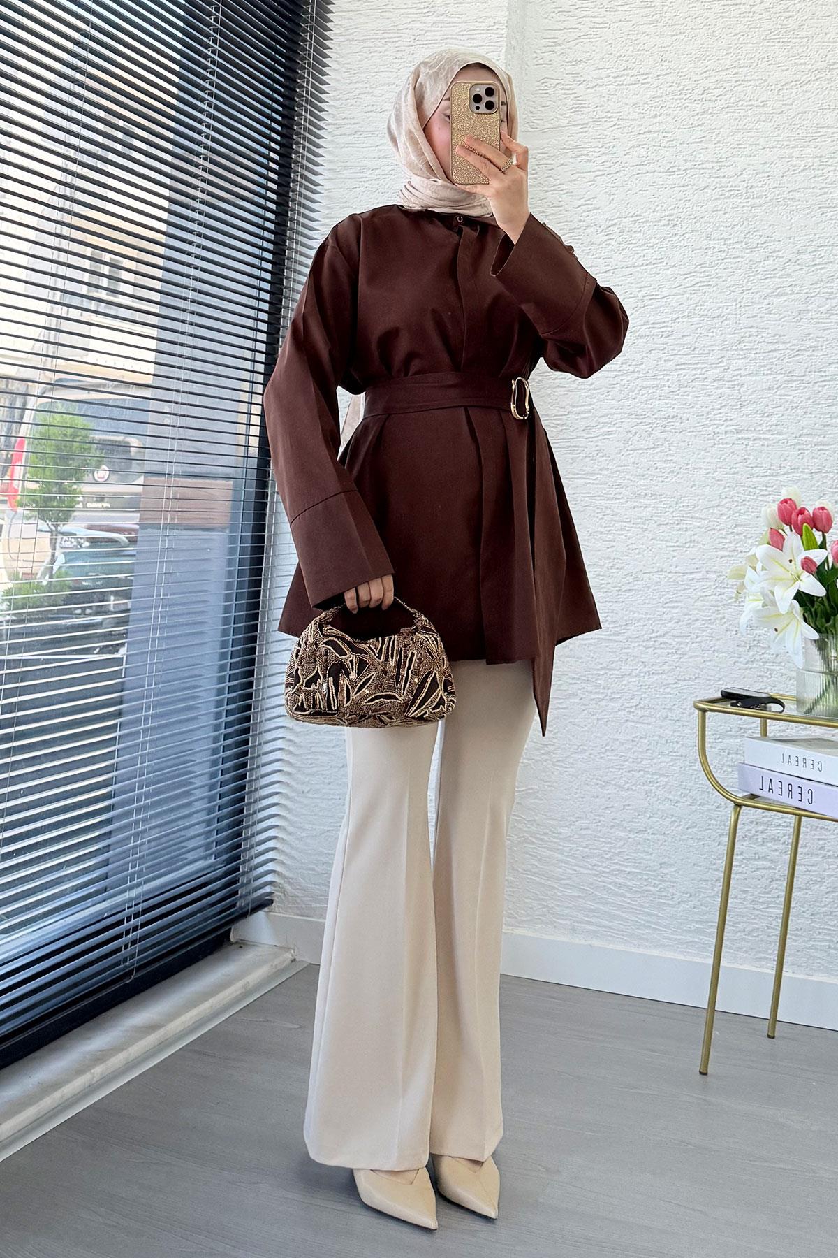 Bronş Detaylı Geniş Kemerli Poplin Tunik – Kahverengi