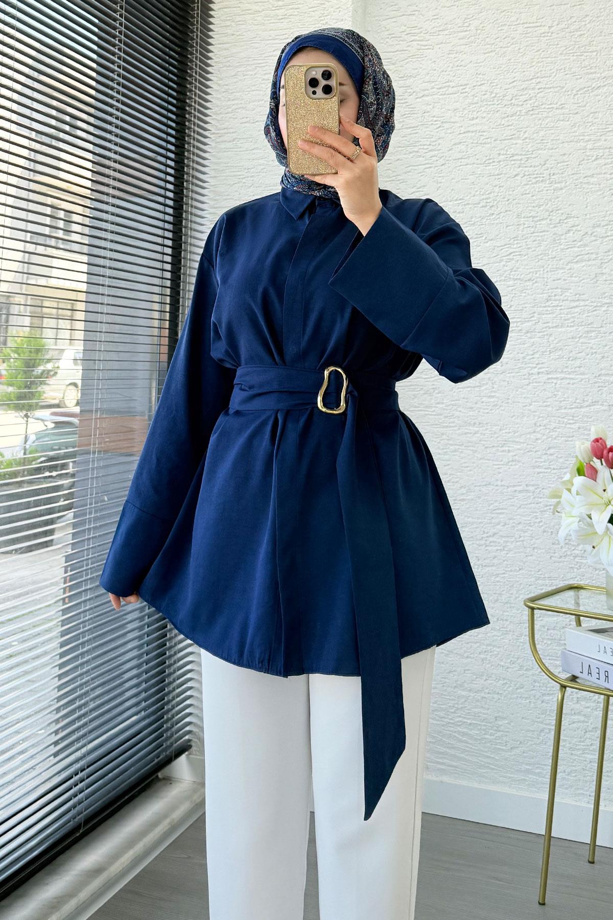 Bronş Detaylı Geniş Kemerli Poplin Tunik – Lacivert