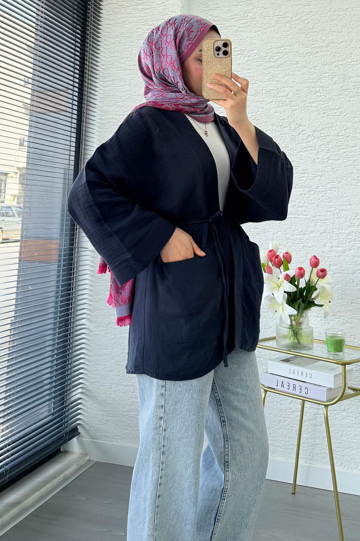 Cep Detaylı Kuşaklı Müslin Kimono - Lacivert