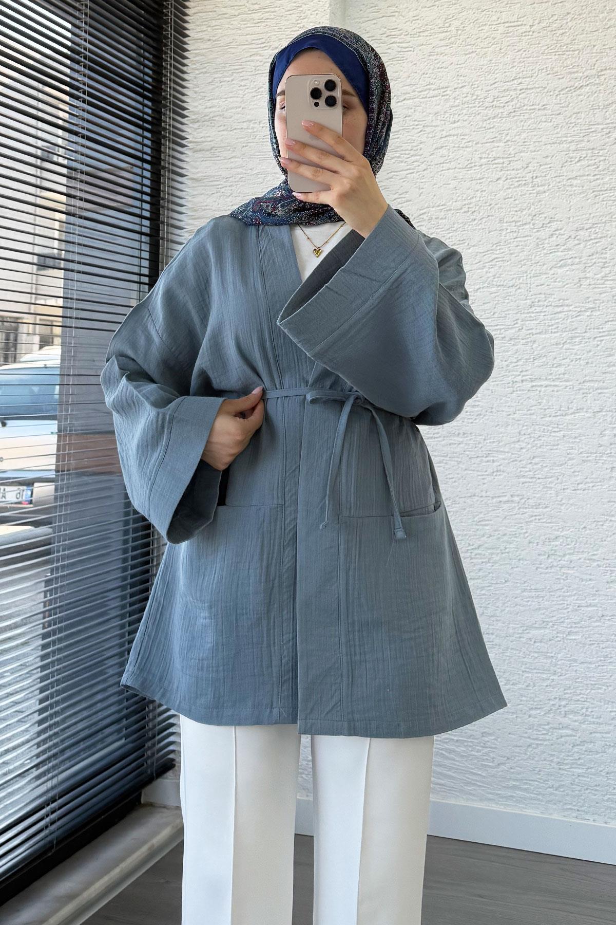 Cep Detaylı Kuşaklı Müslin Kimono - Mavi