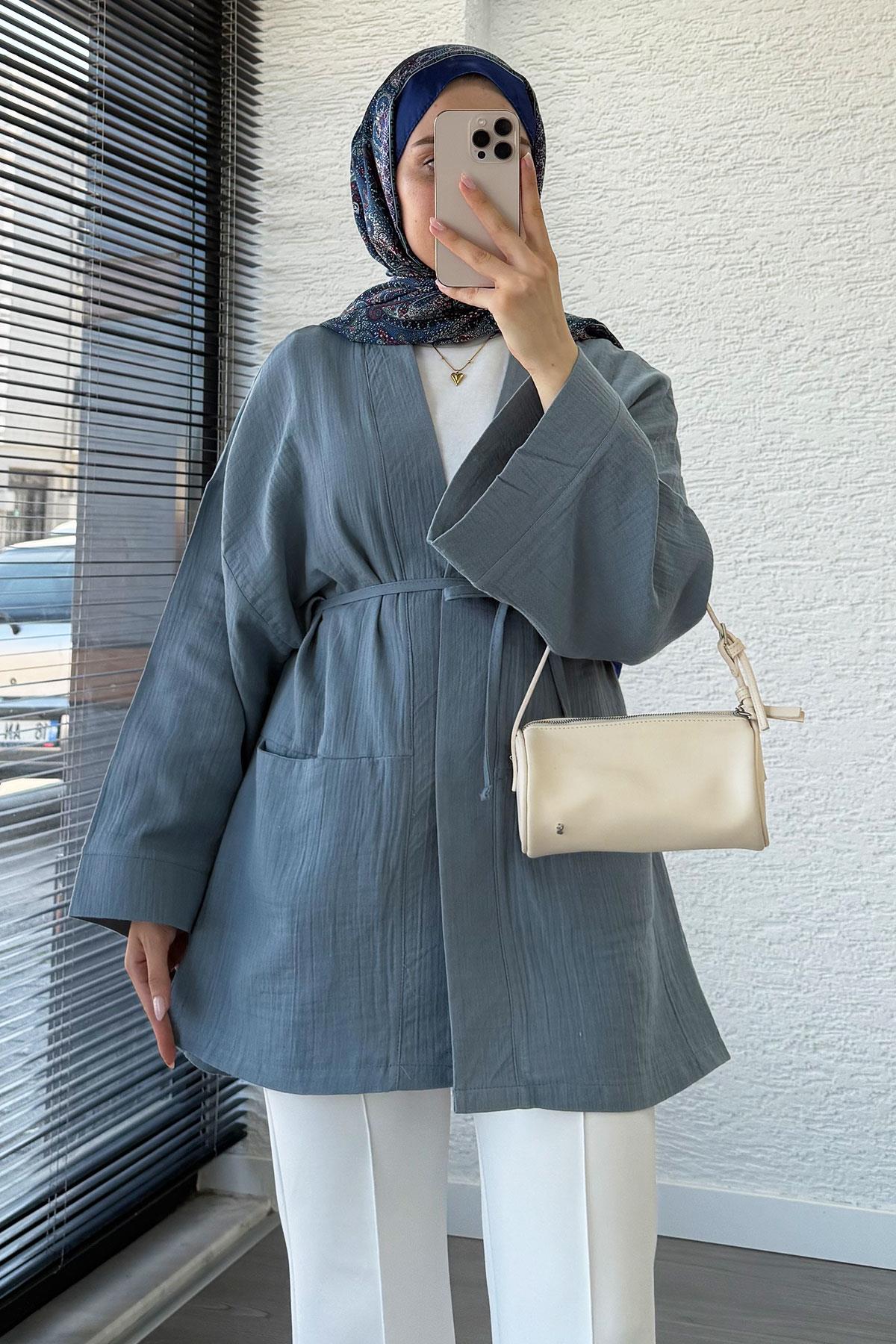 Cep Detaylı Kuşaklı Müslin Kimono - Mavi
