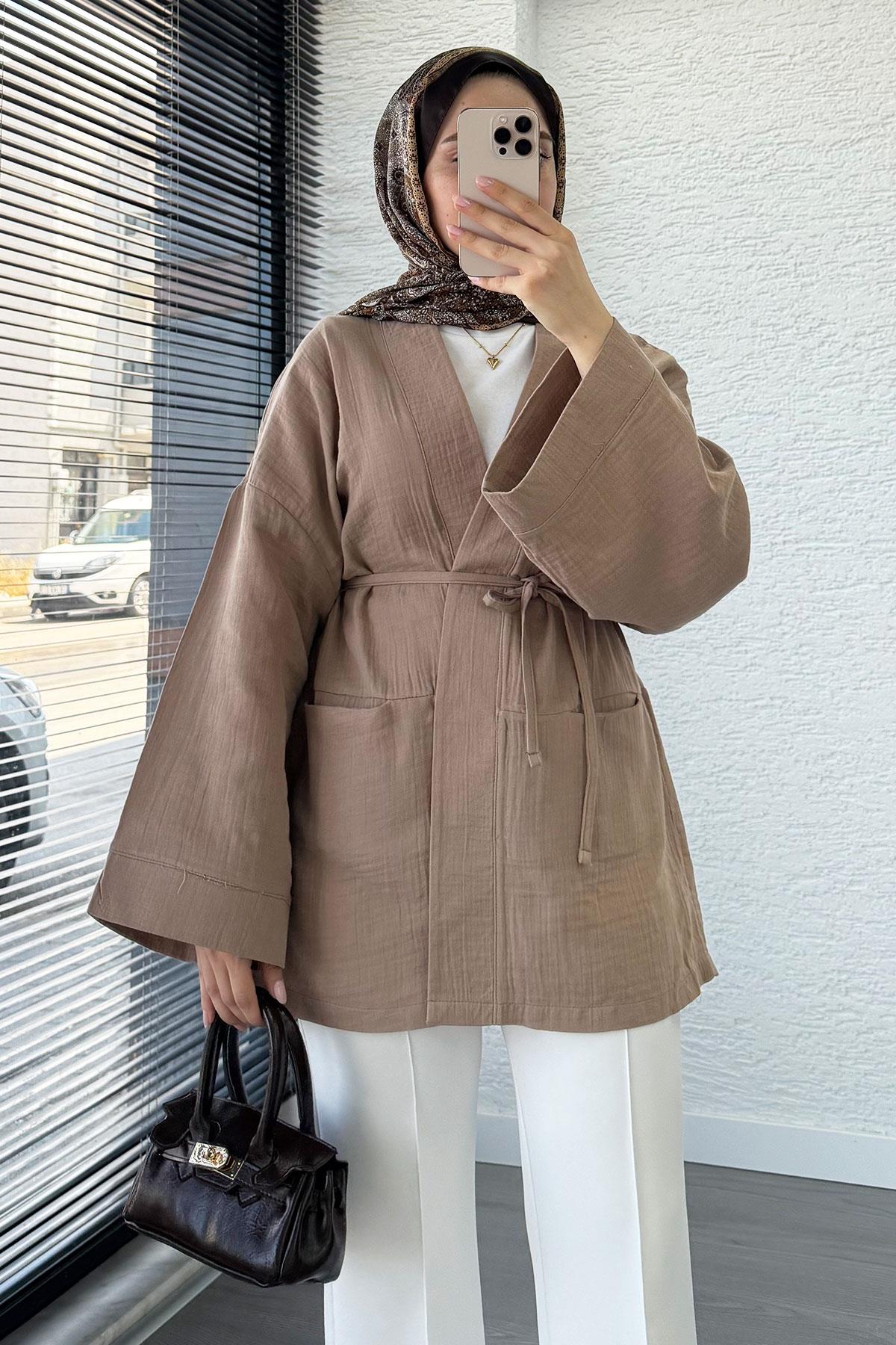 Cep Detaylı Kuşaklı Müslin Kimono - Vizon