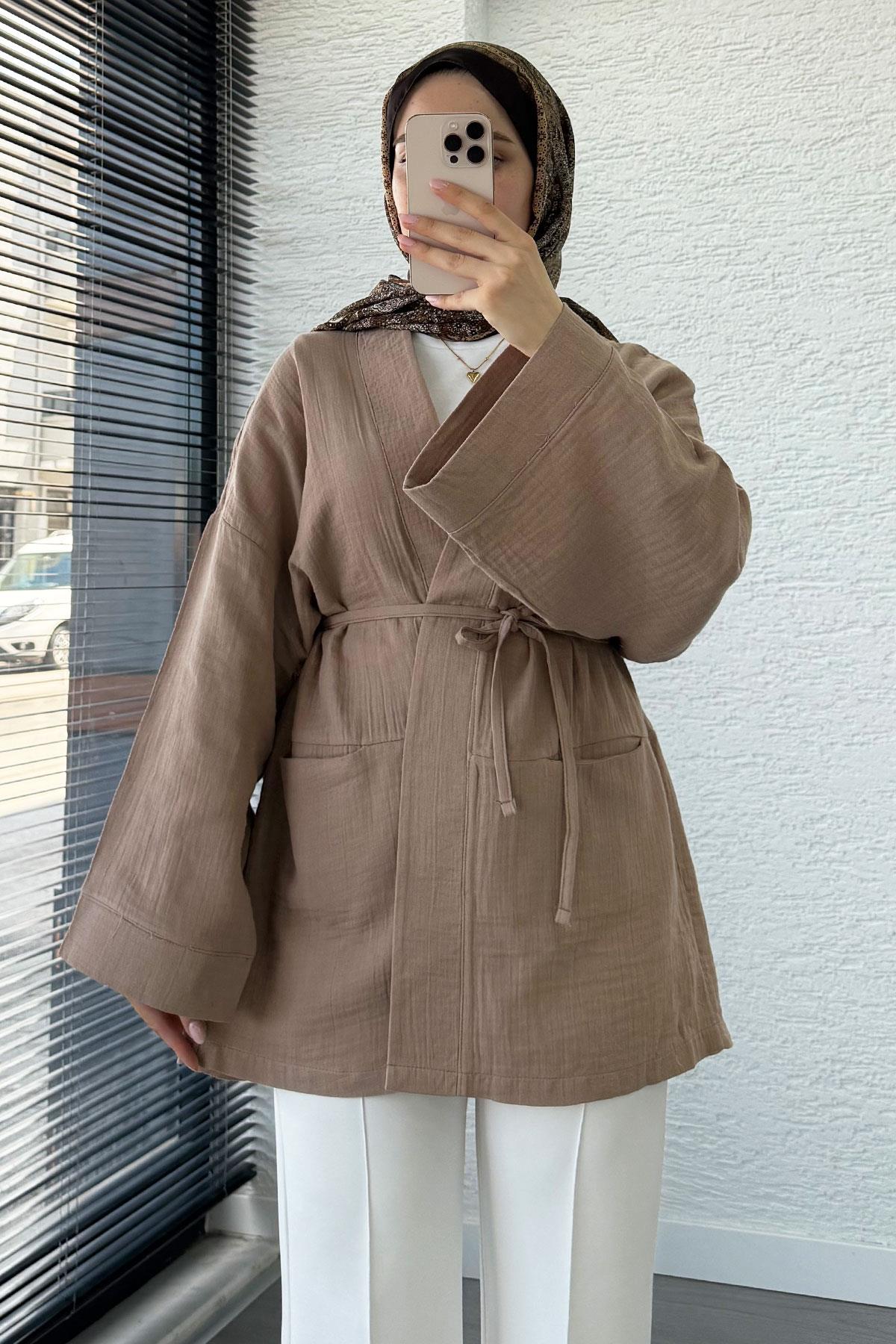 Cep Detaylı Kuşaklı Müslin Kimono - Vizon