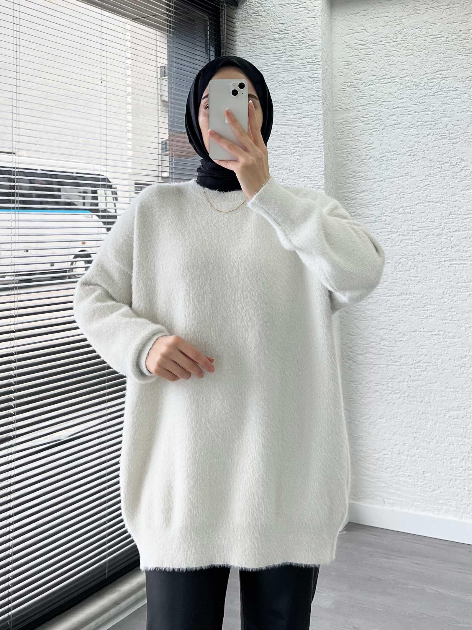 Ekru Sakallı Oversize Kadın Kazak