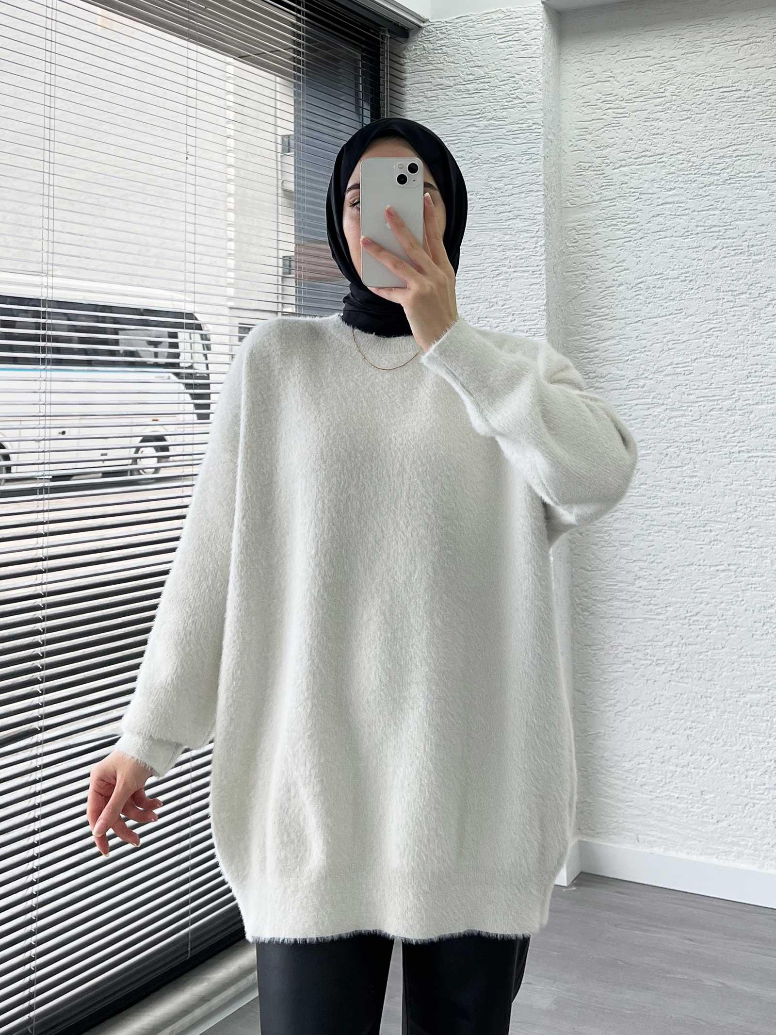 Ekru Sakallı Oversize Kadın Kazak