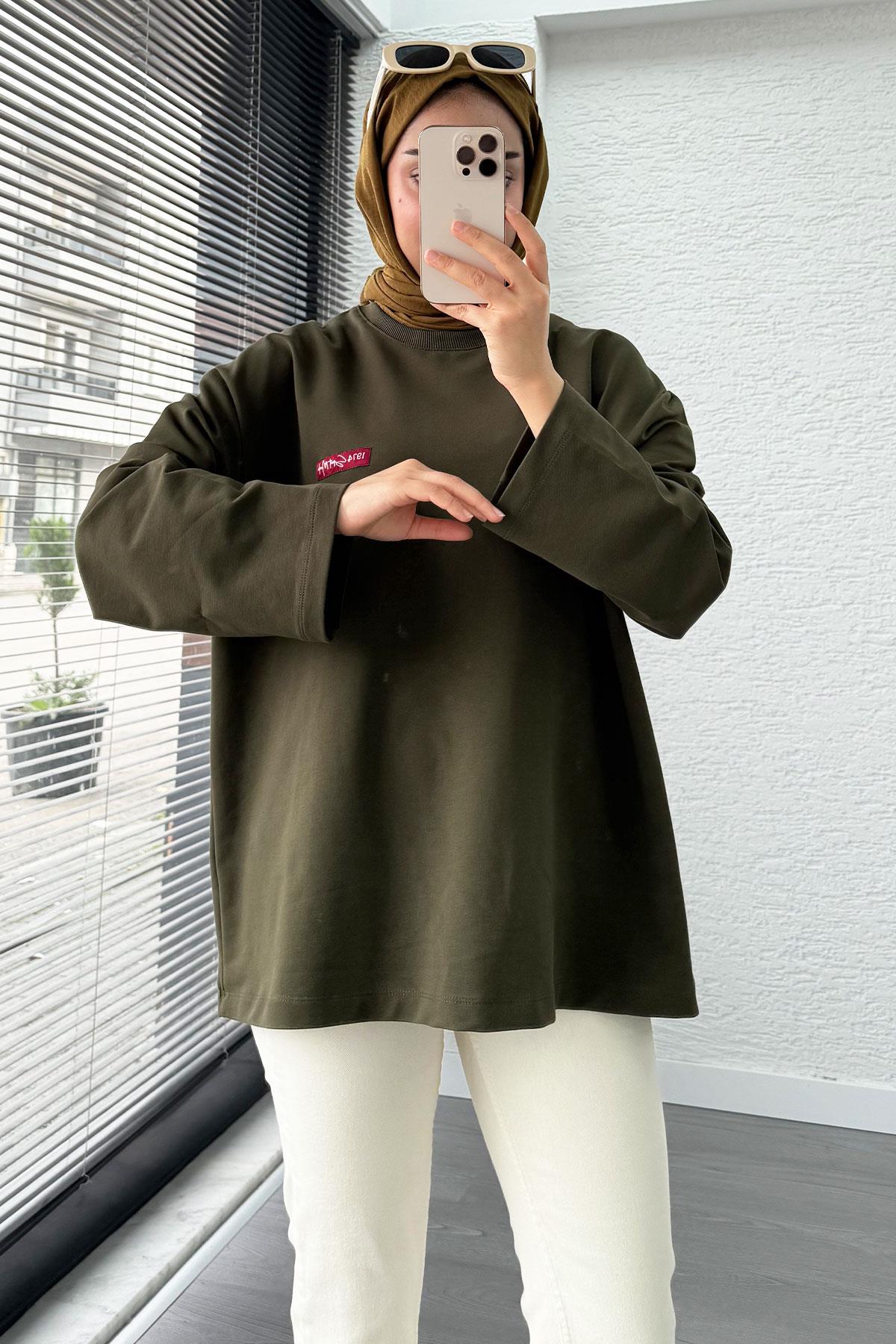 Etiket Detaylı Oversize Kadın Sweat – Haki