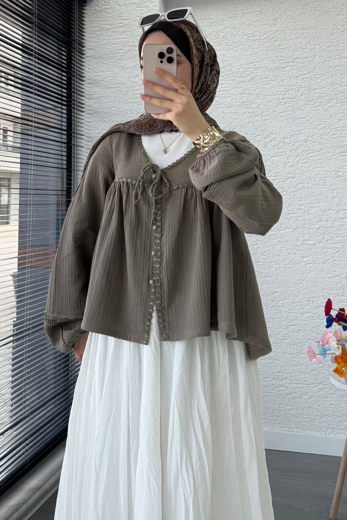 Güpür Detaylı Müslin Kısa Kimono – Haki