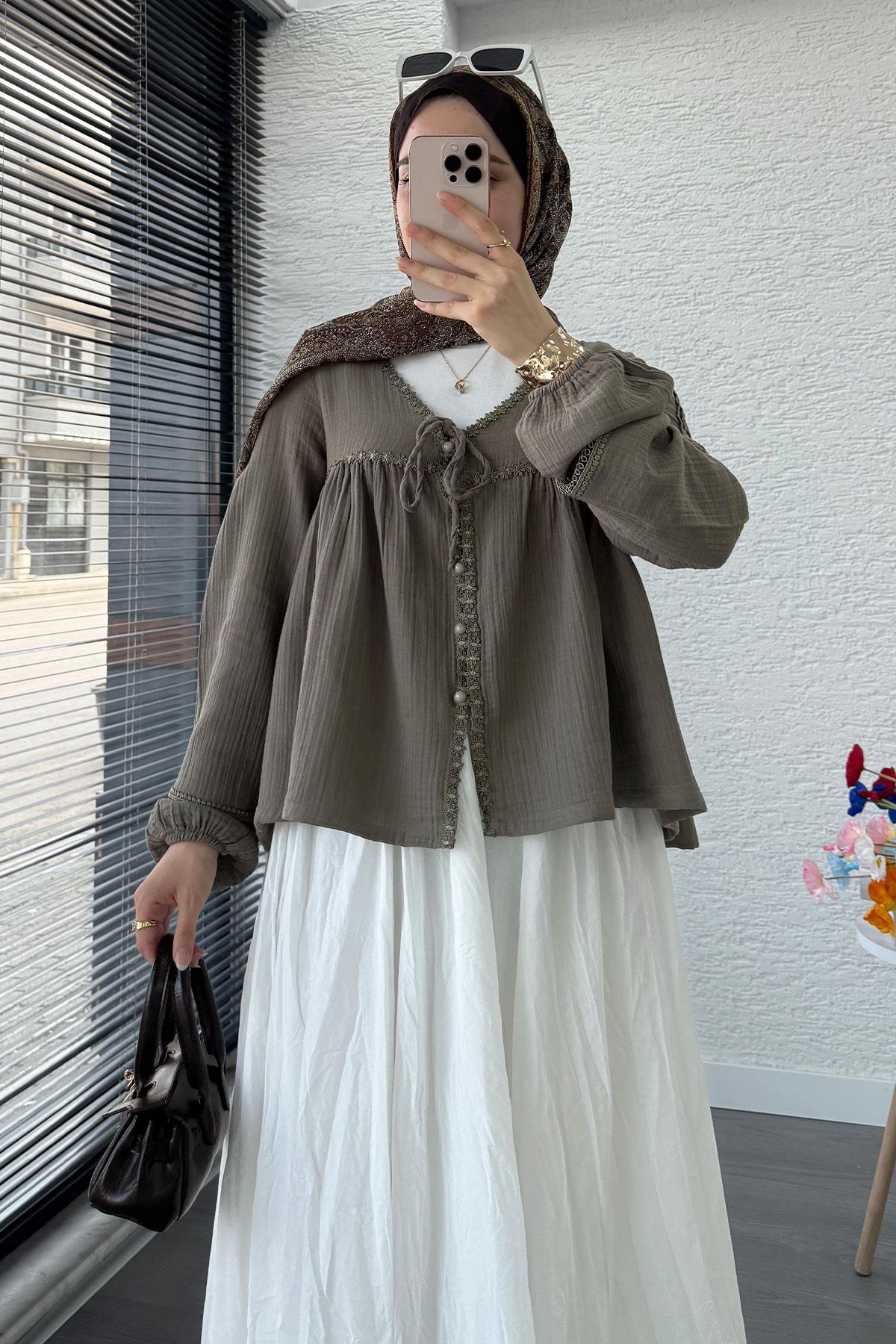 Güpür Detaylı Müslin Kısa Kimono – Haki