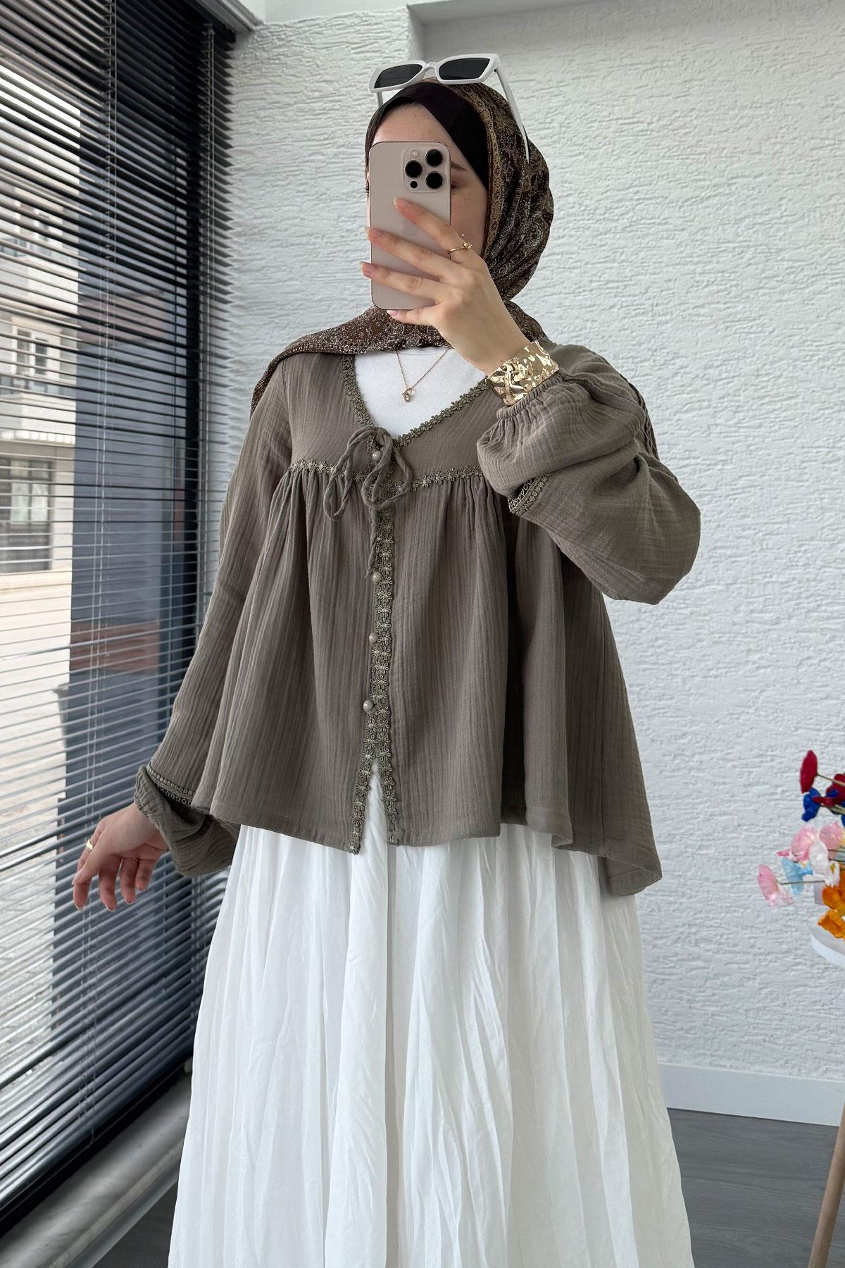 Güpür Detaylı Müslin Kısa Kimono – Haki