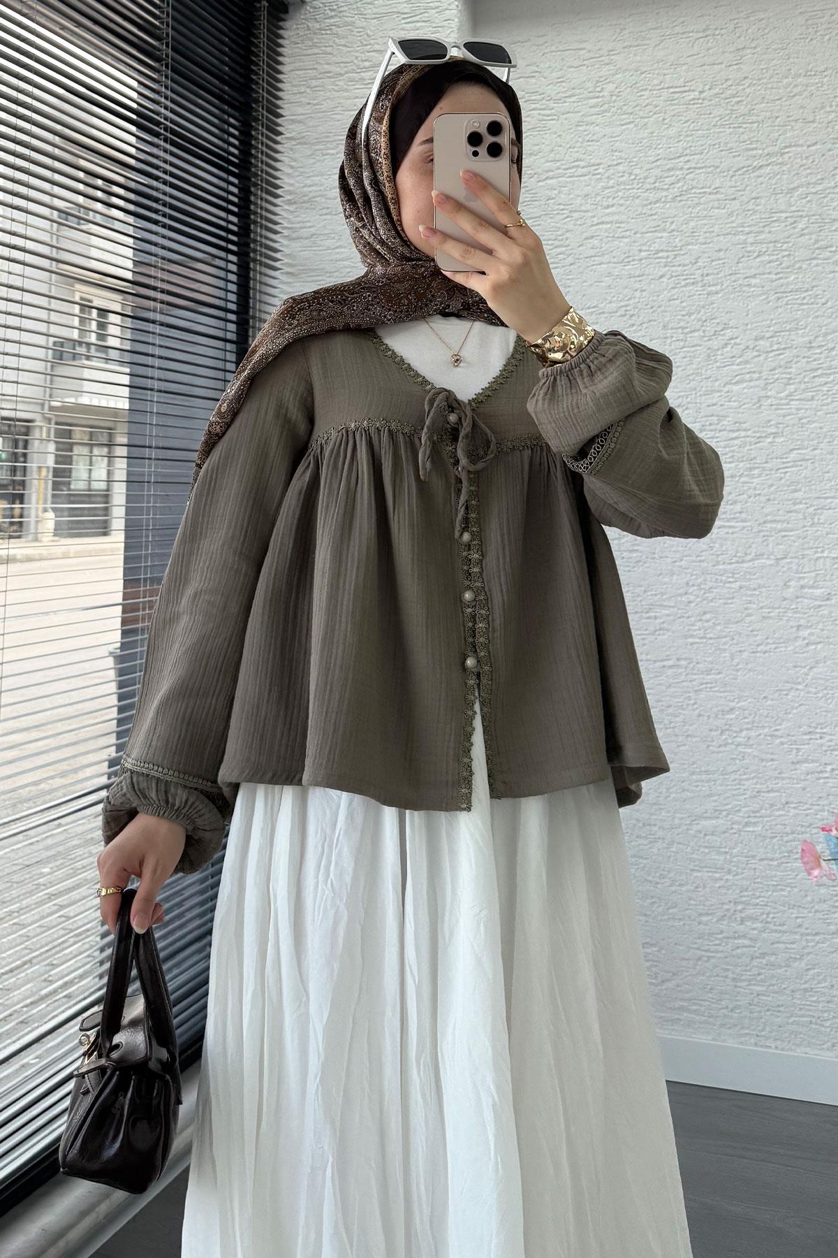 Güpür Detaylı Müslin Kısa Kimono – Haki