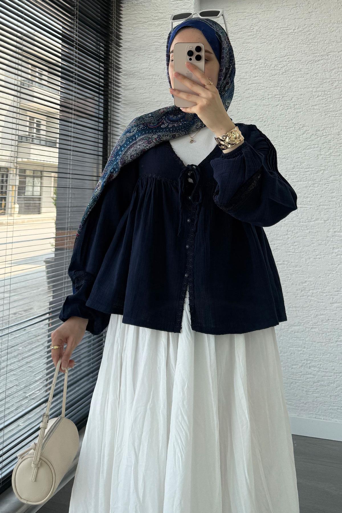 Güpür Detaylı Müslin Kısa Kimono – Lacivert