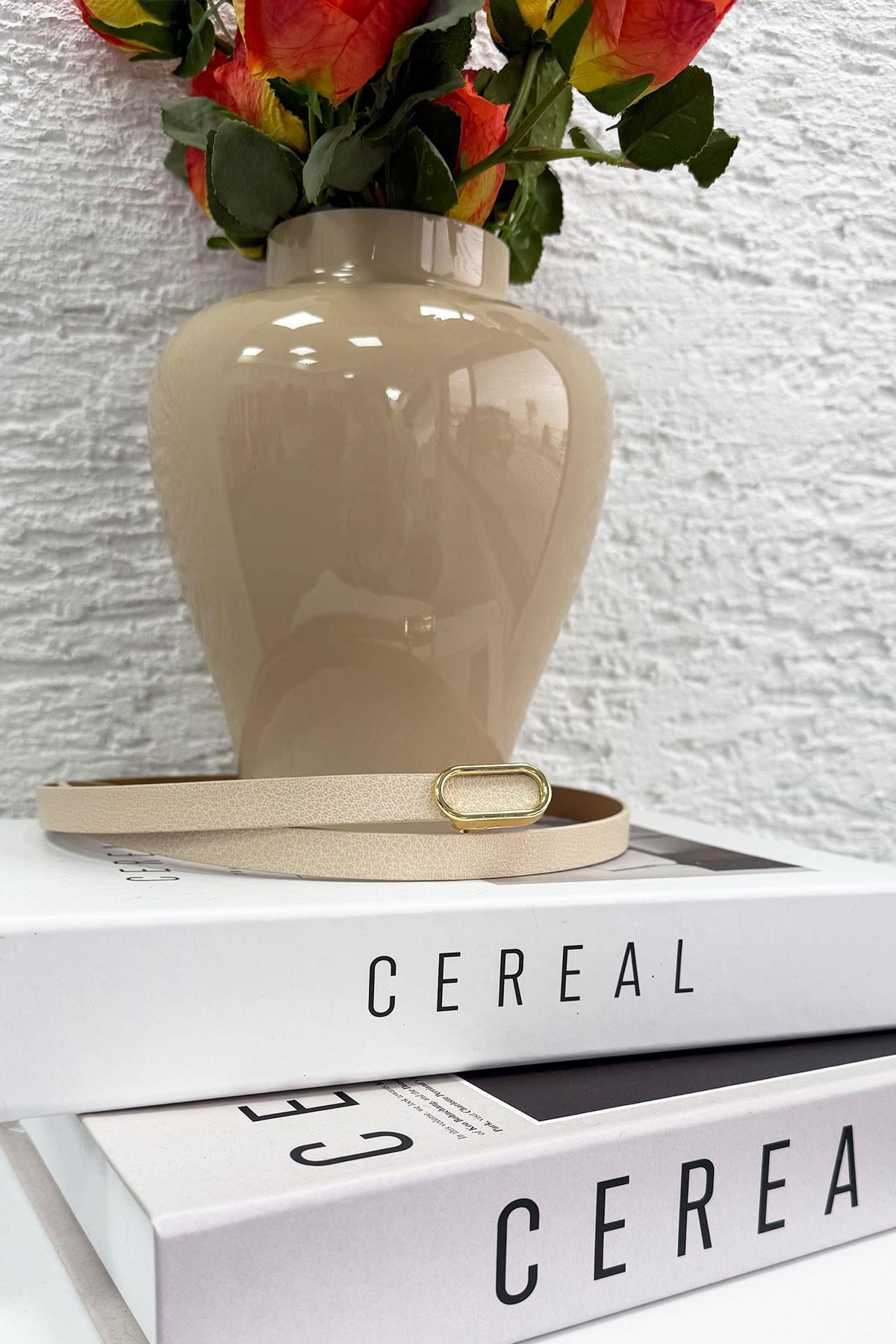 İnce Oval Tokalı Minimal Kadın Deri Kemer – Krem