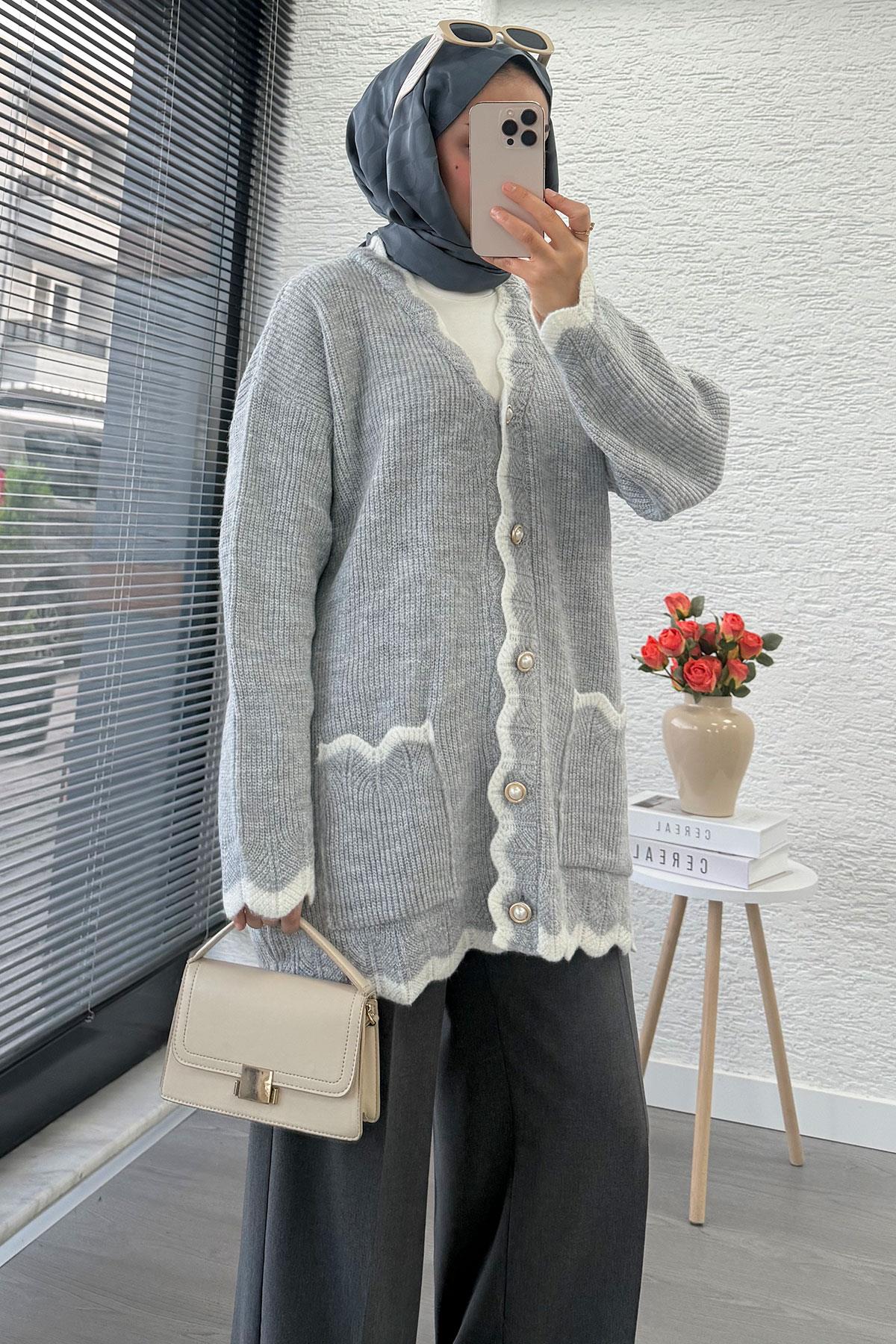 İnci Düğmeli Oversize Triko Hırka – Gri