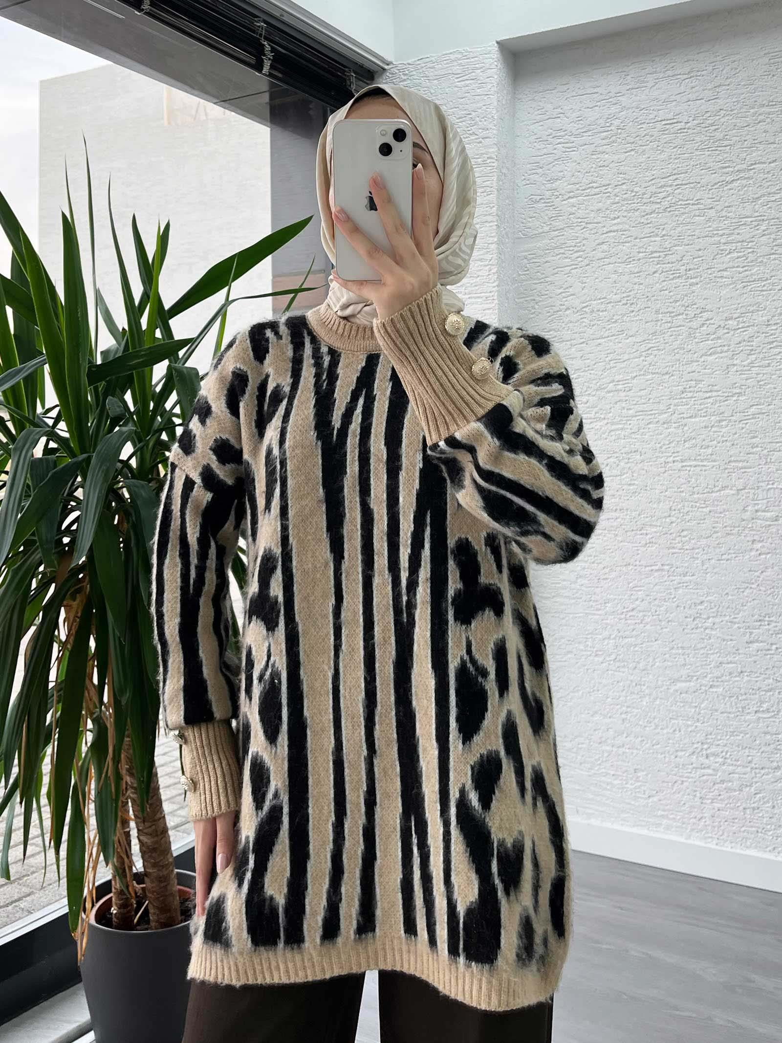 Kadın Leopar Desenli Bej Yumuşak Kazak