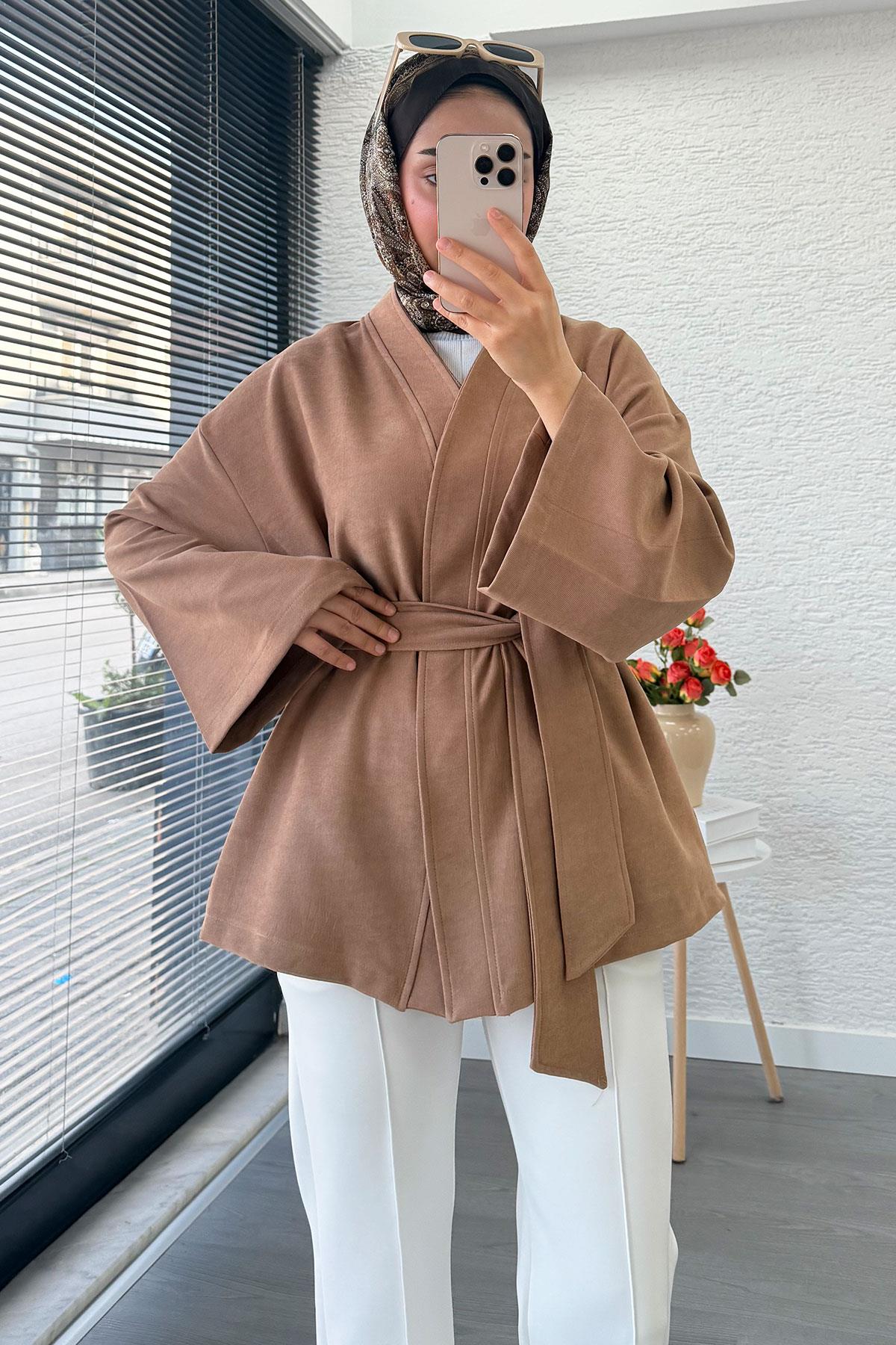 Kolları Volan Detaylı Premium Gabardin Kısa Kimono – Camel