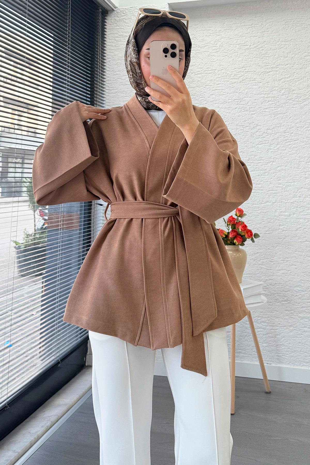 Kolları Volan Detaylı Premium Gabardin Kısa Kimono – Camel